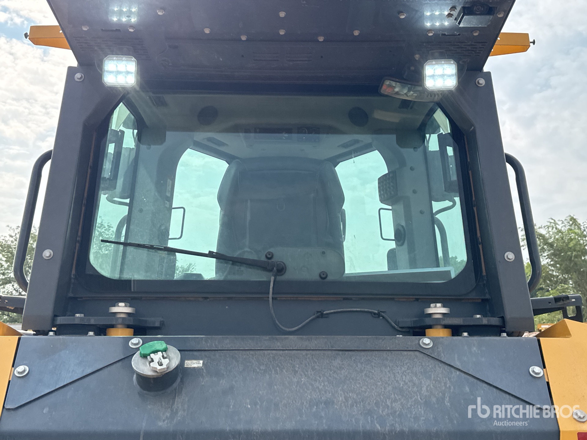 2021 John Deere 750L