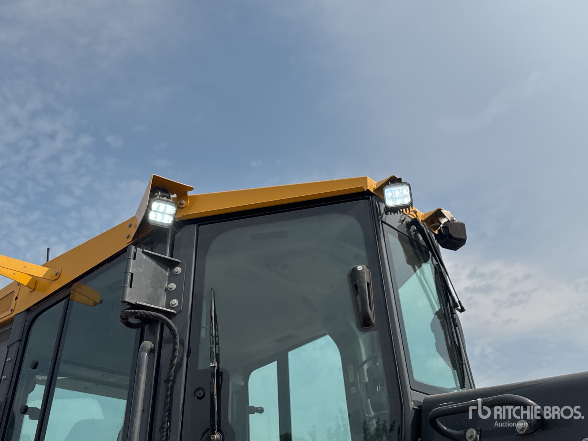 2021 John Deere 750L