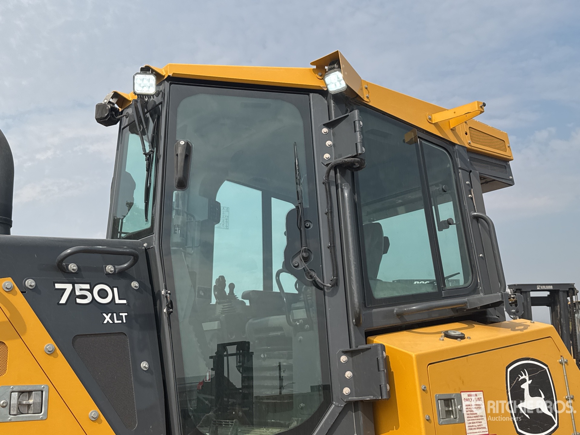 2021 John Deere 750L