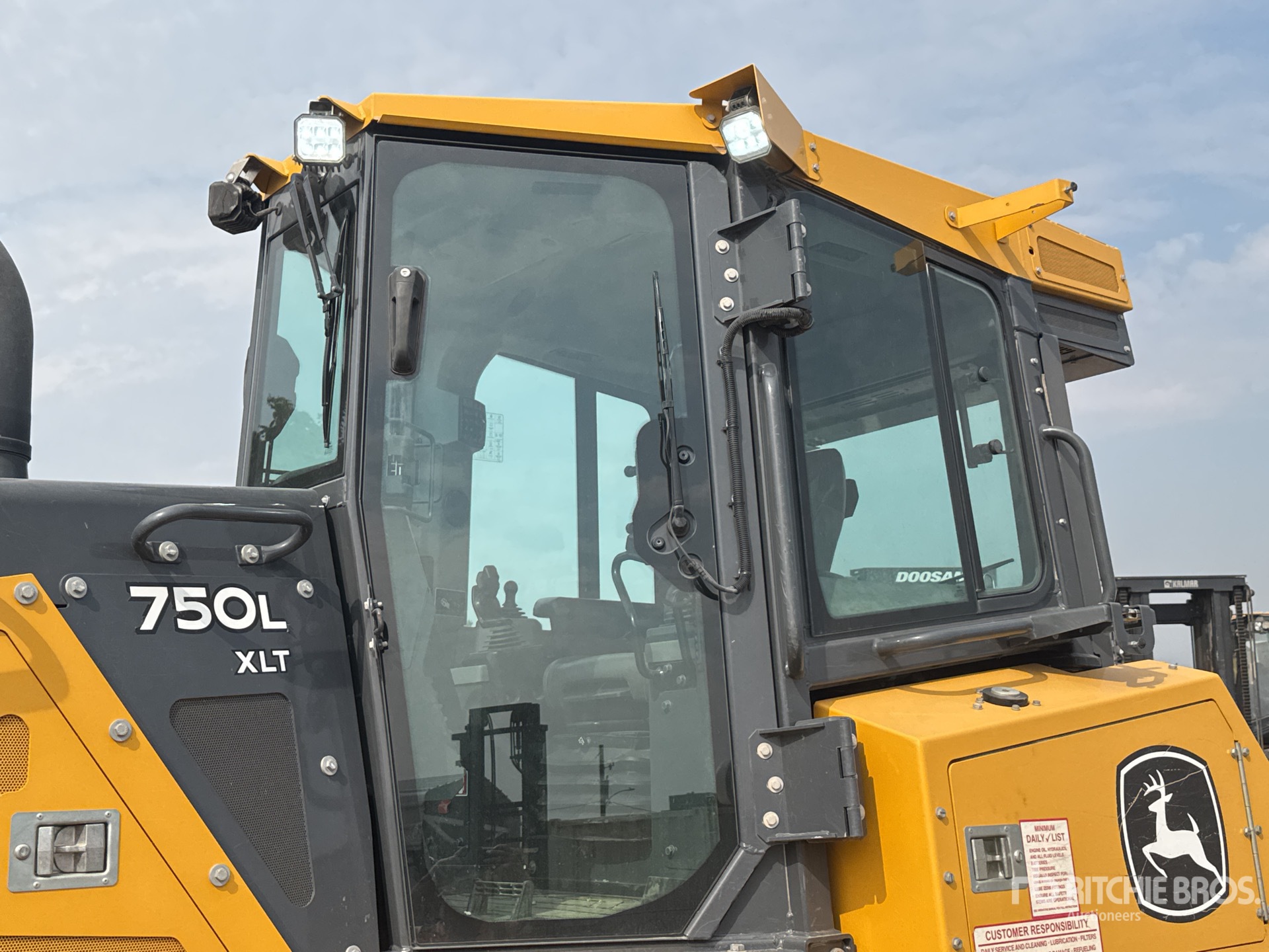 2021 John Deere 750L