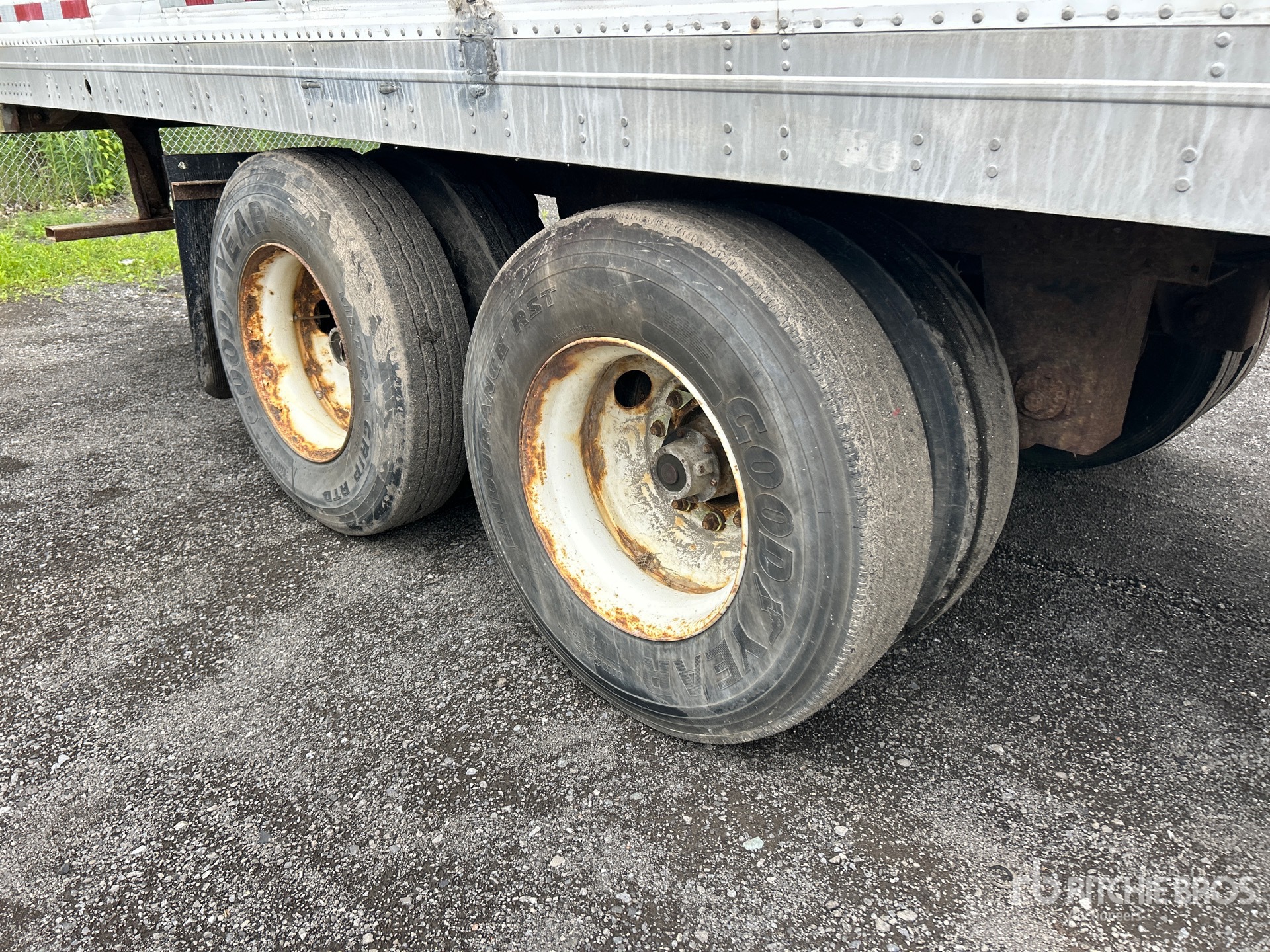 2004 Manac 53 FT X 102 IN T/A