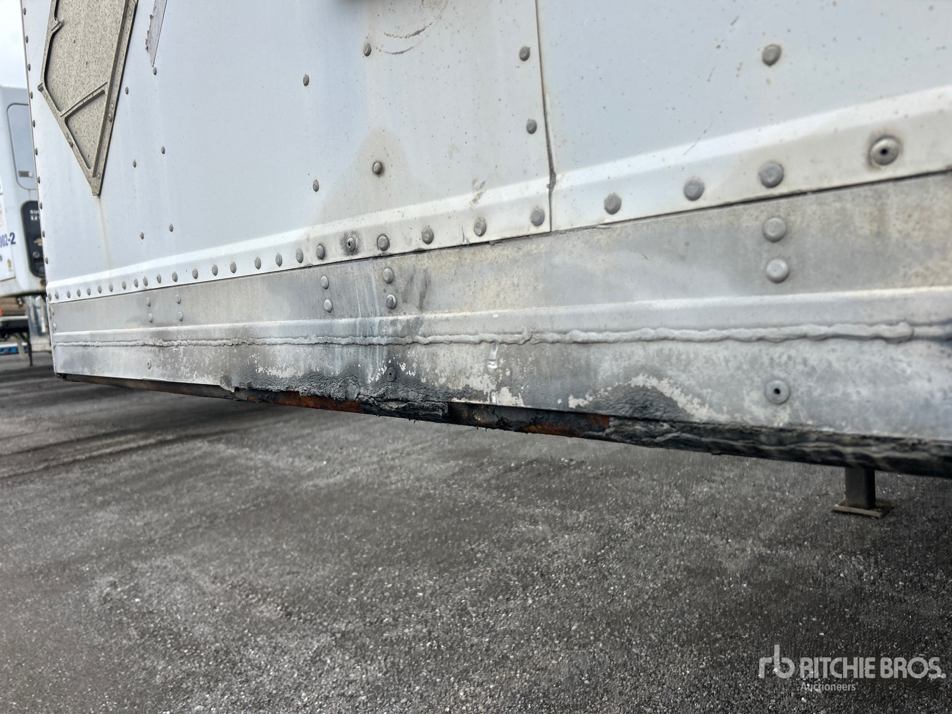 2004 Manac 53 FT X 102 IN T/A