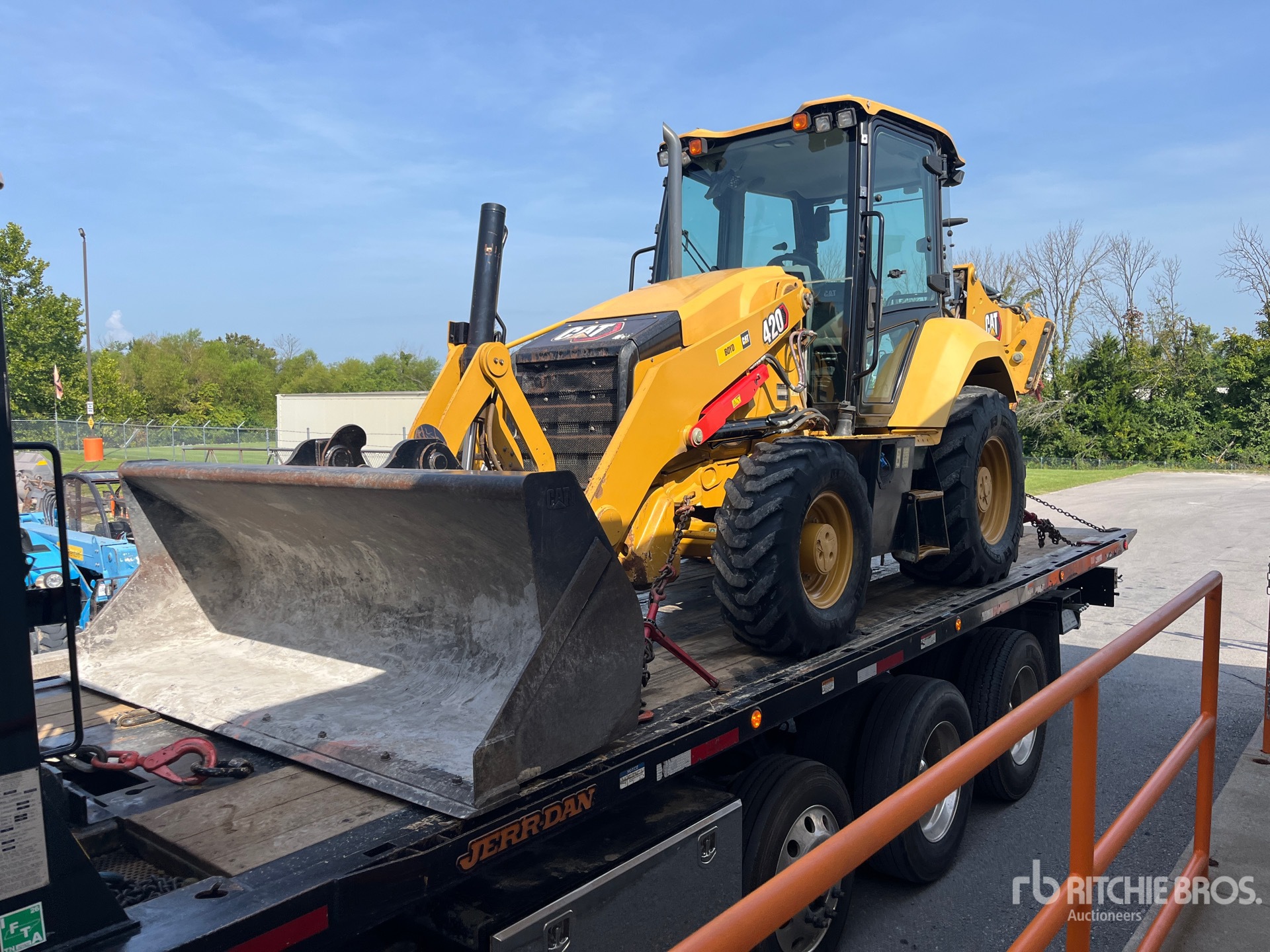 Photo of a 2021 Caterpillar 420