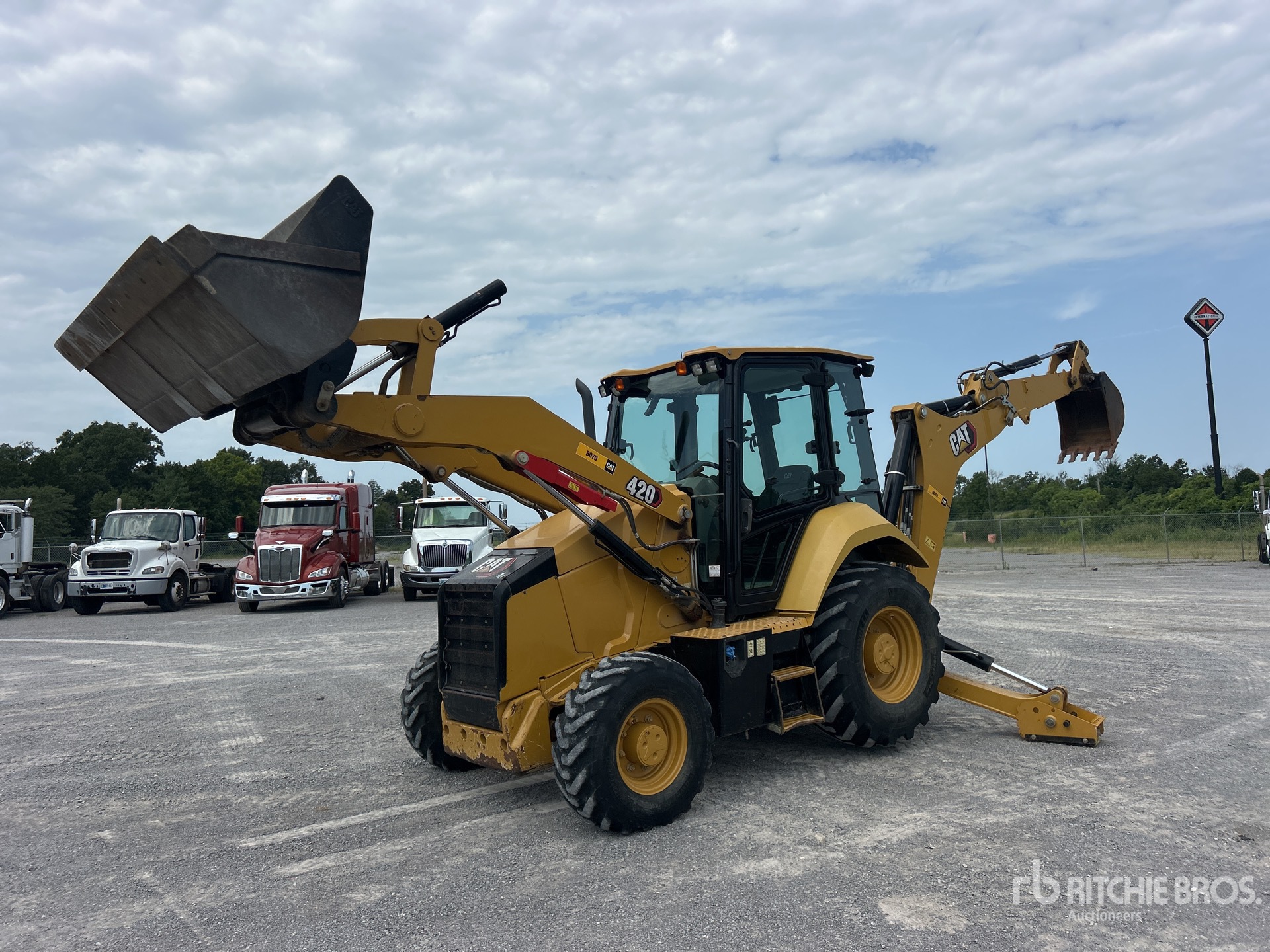 2021 Caterpillar 420