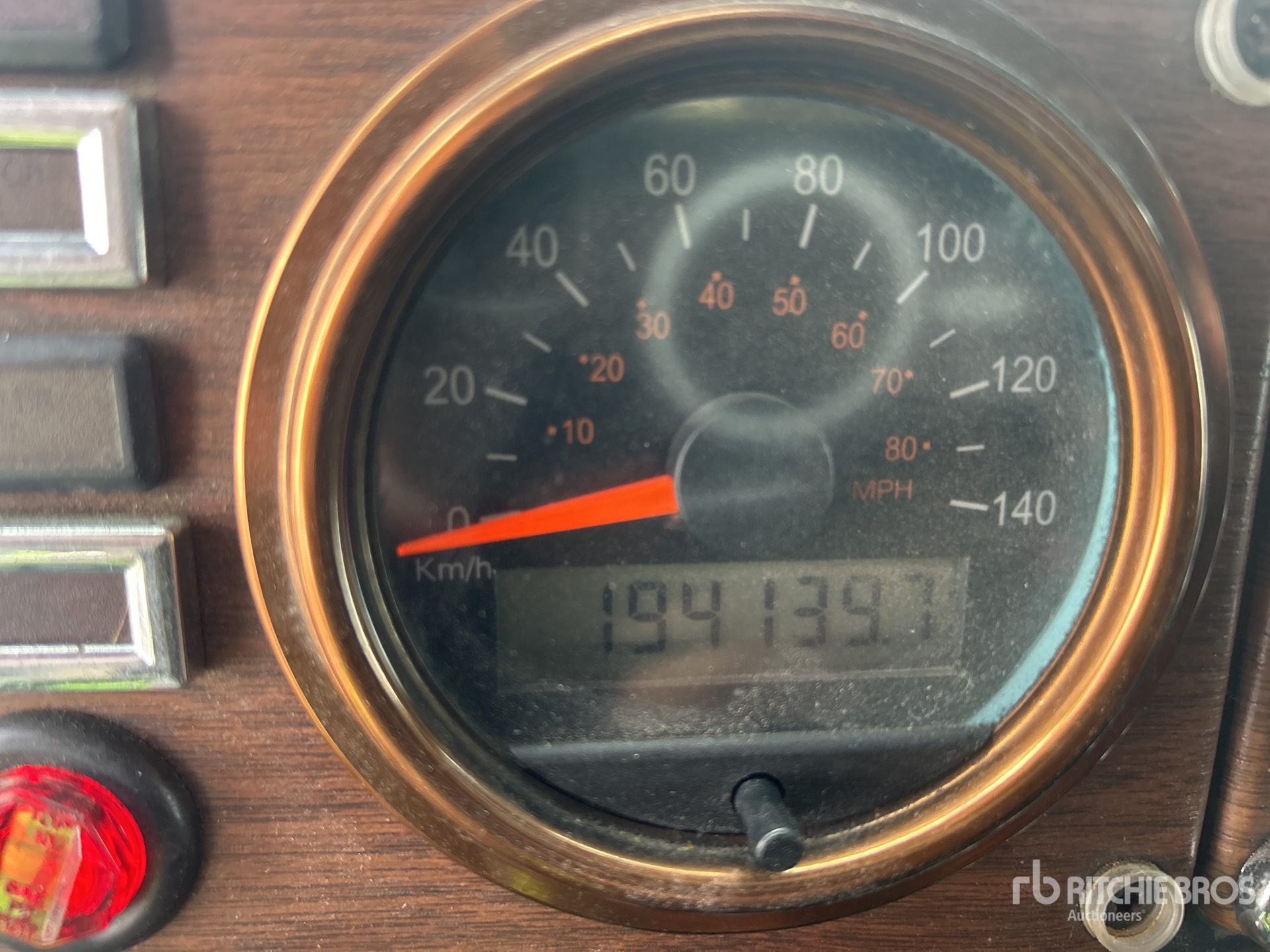 2007 Freightliner FLD132