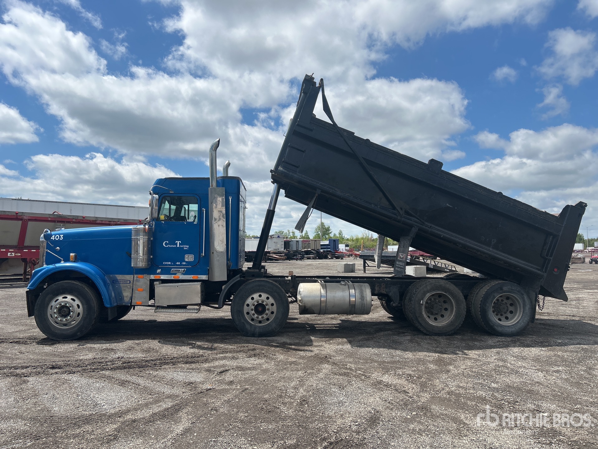 2007 Freightliner FLD132