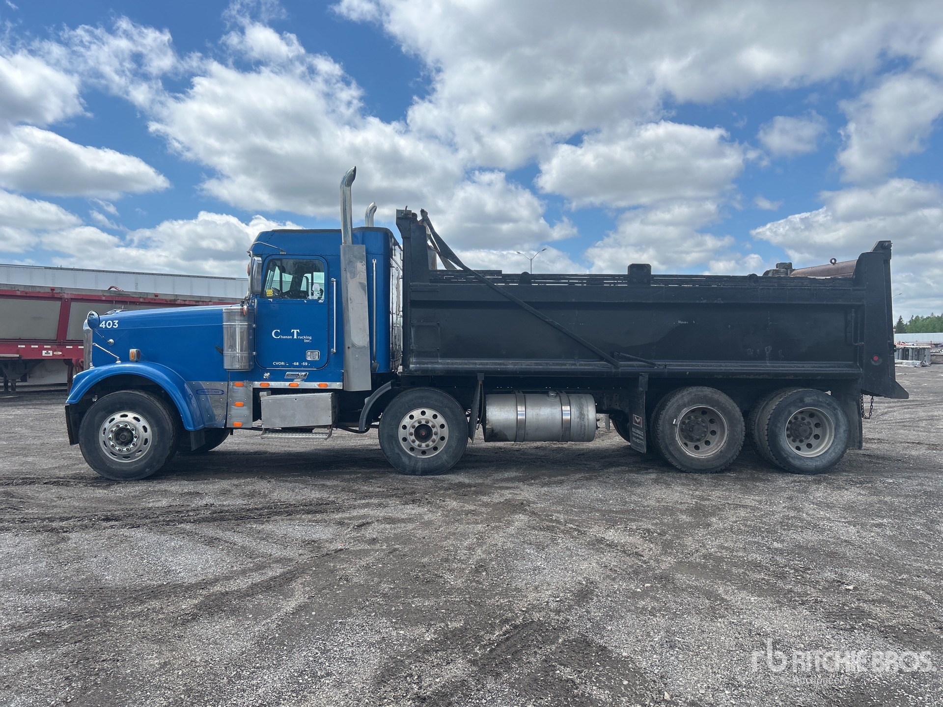 2007 Freightliner FLD132