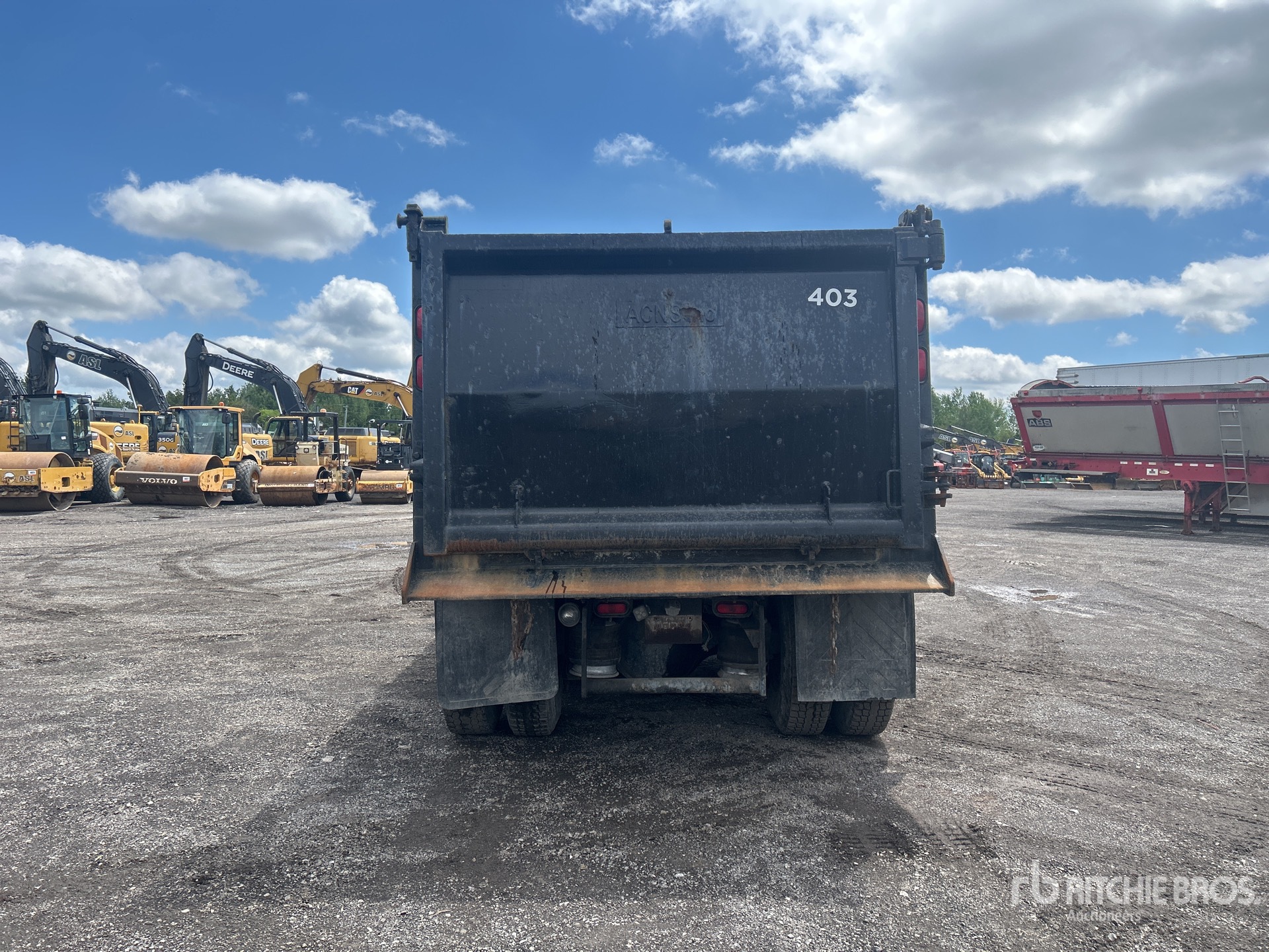2007 Freightliner FLD132