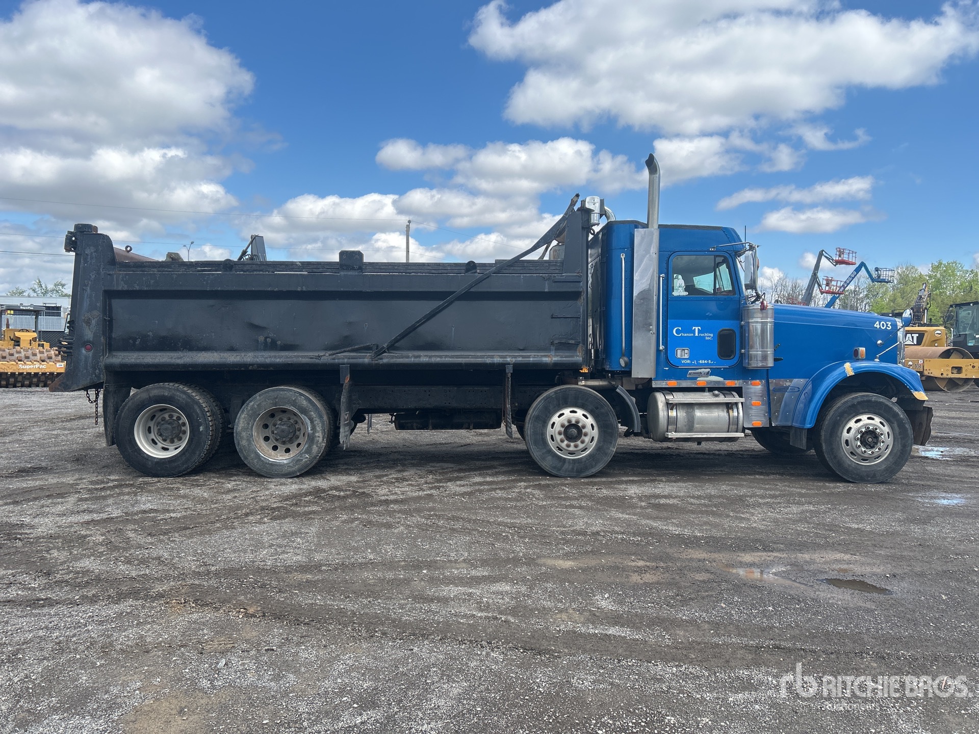 2007 Freightliner FLD132