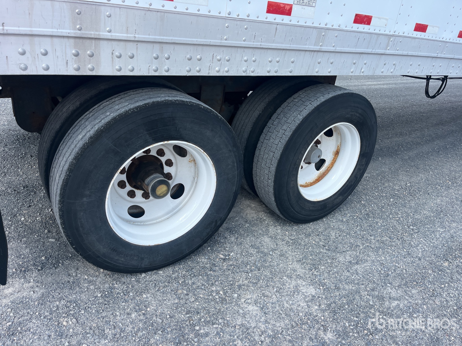 2000 Hyundai 53 FT X 102 IN T/A