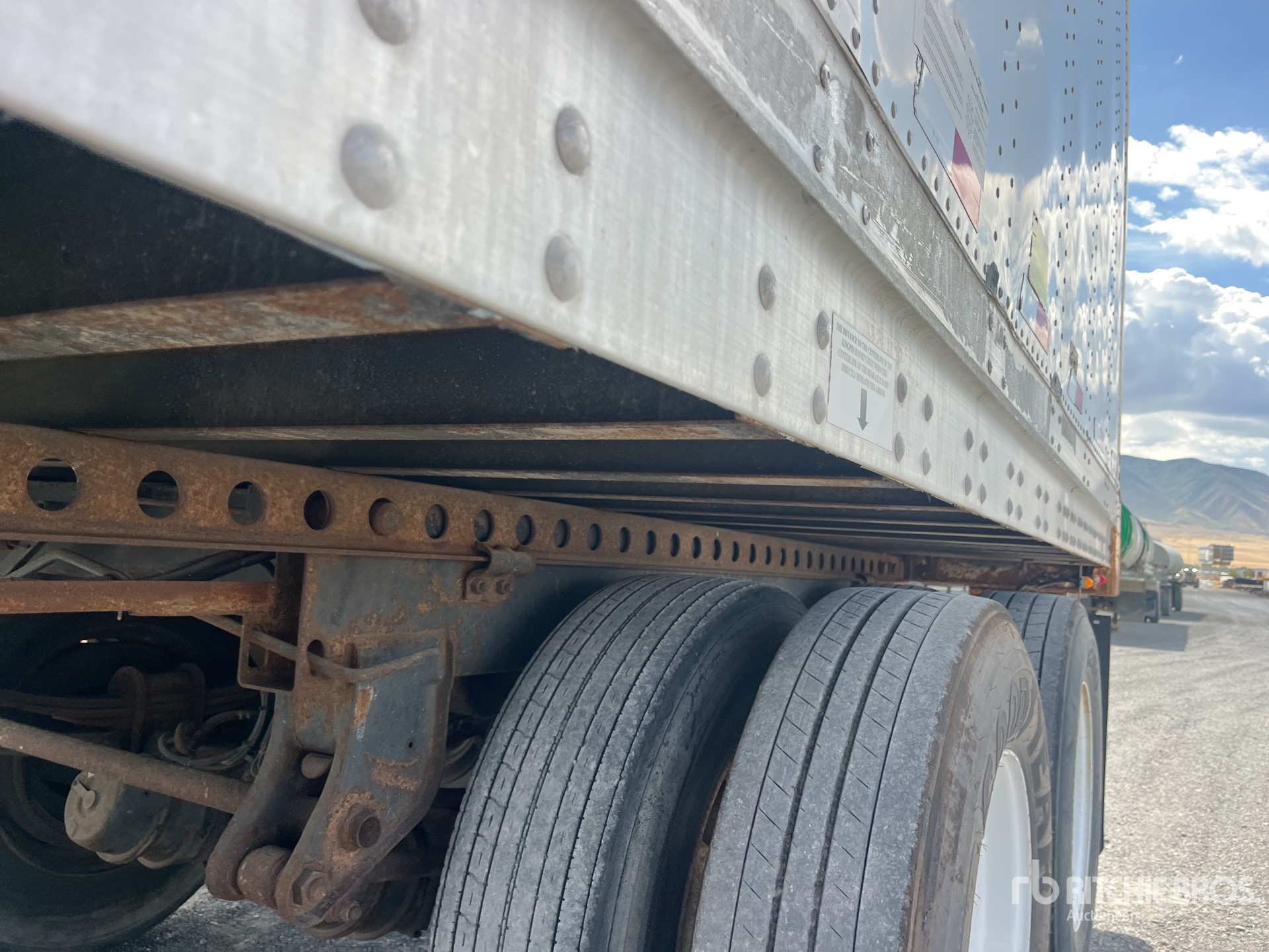 2000 Hyundai 53 FT X 102 IN T/A
