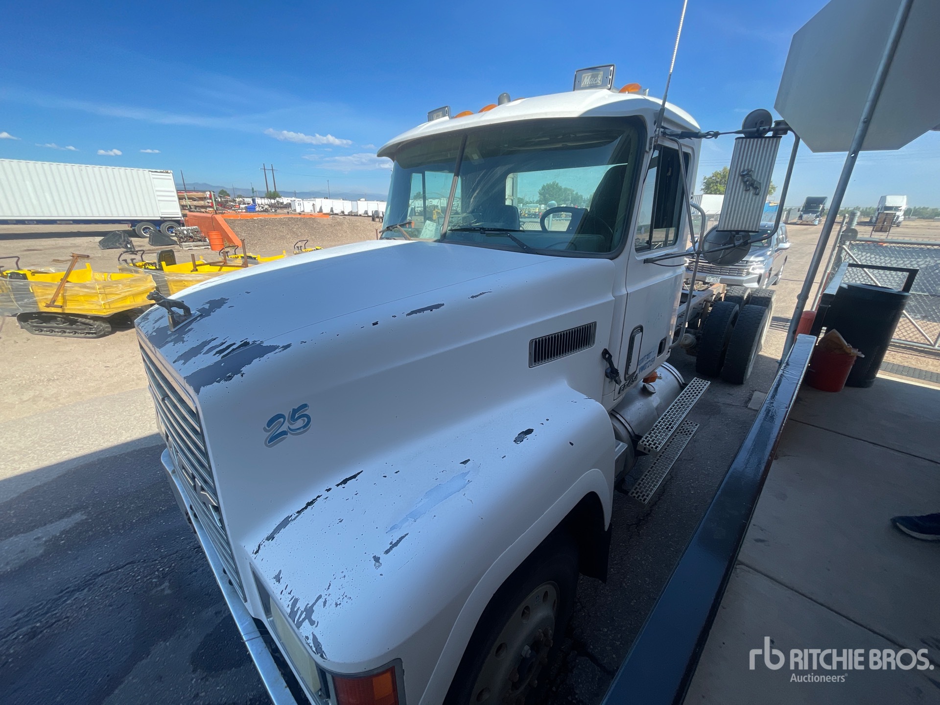 1997 Mack CH613