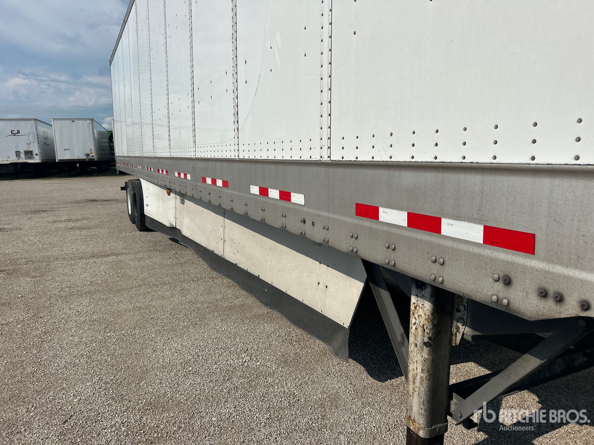 2016 Vanguard 53 ft x 102 in T/A