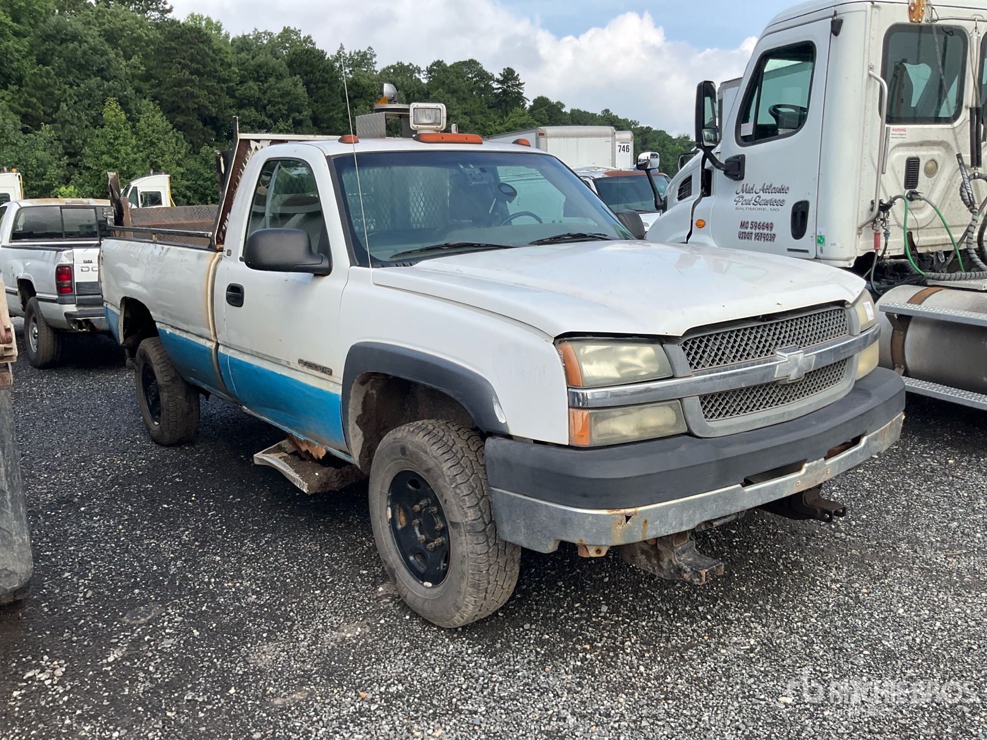 General Appearance with Picture, Right Front Corner
