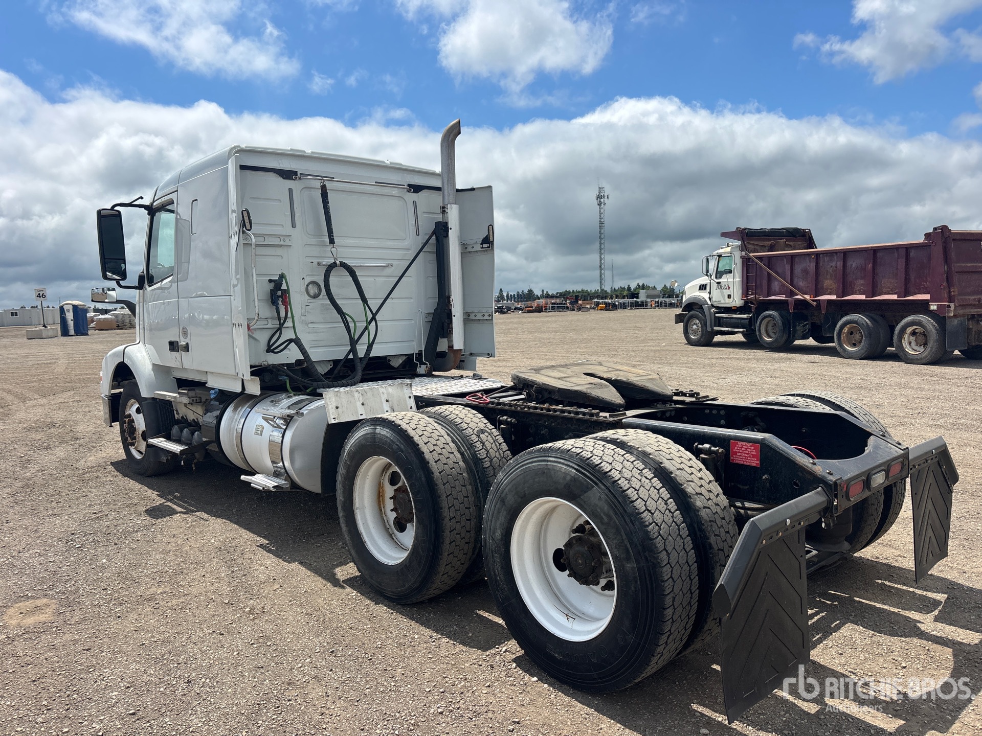 2017 Volvo VNM