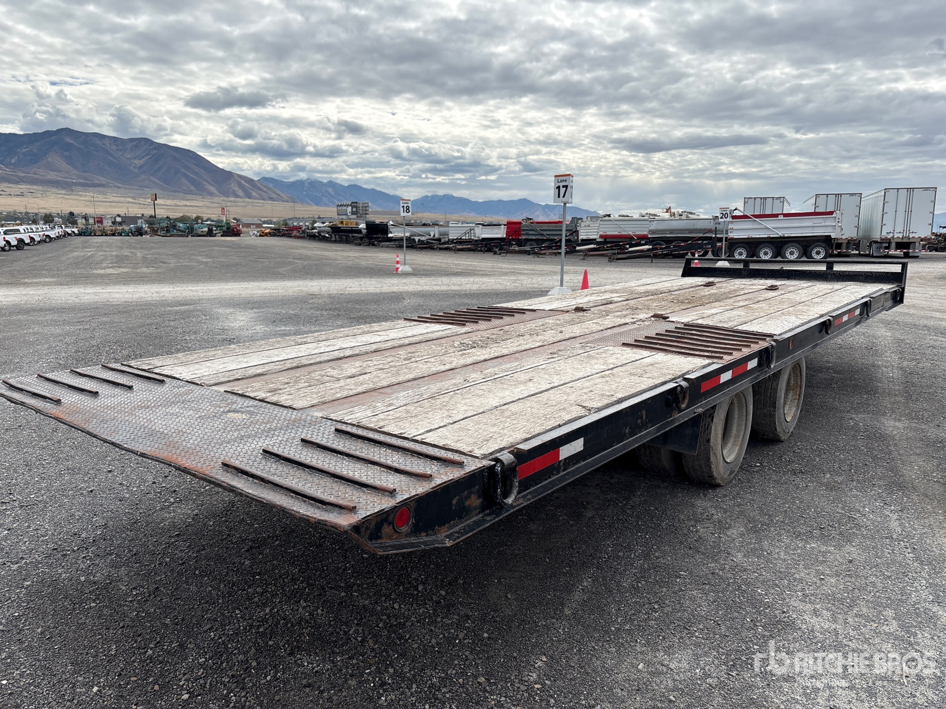 1997 Walton 20000 lb 28 ft T/A