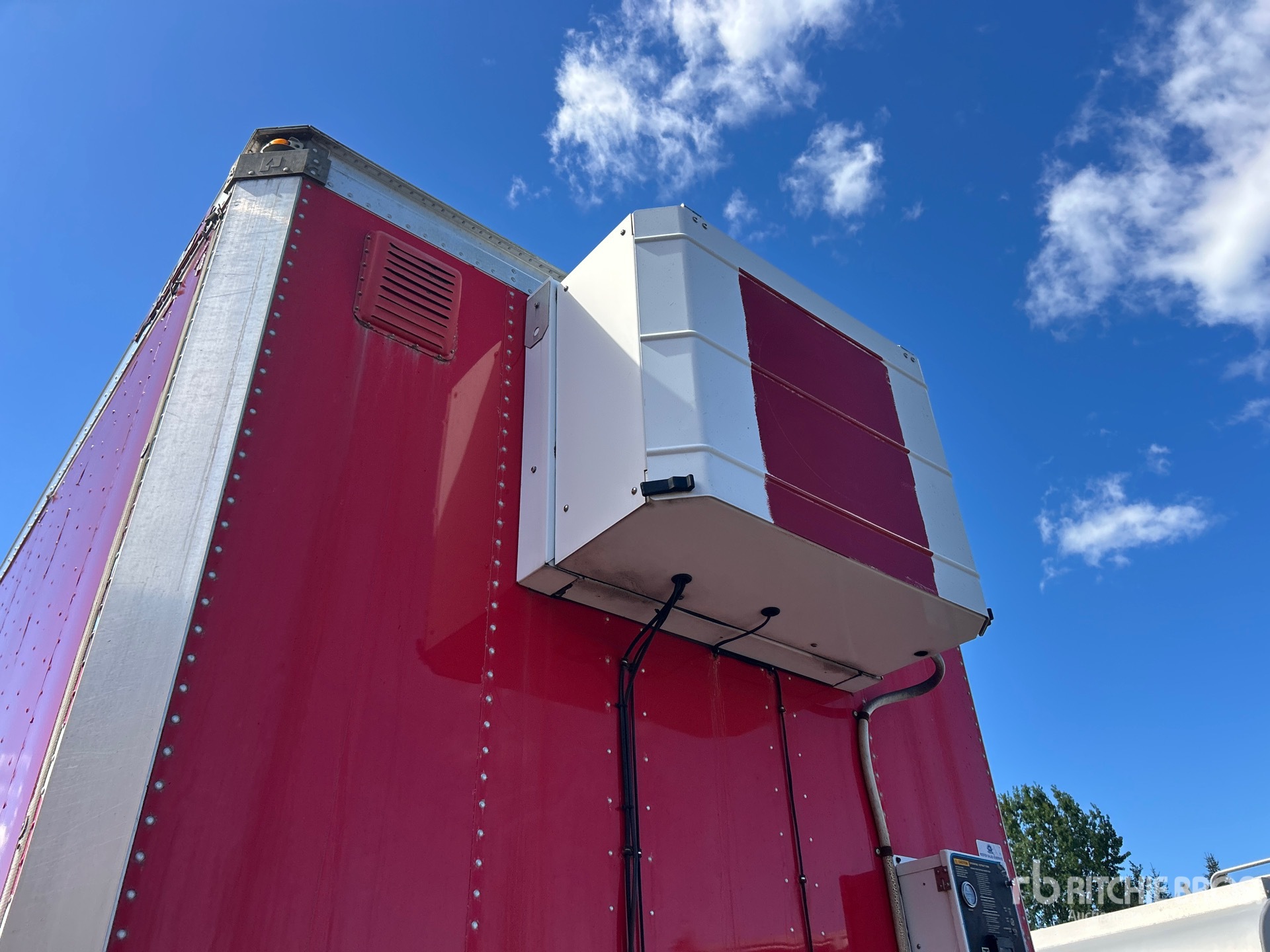 2010 Great Dane 35 FT X 102 IN T/A HEATED