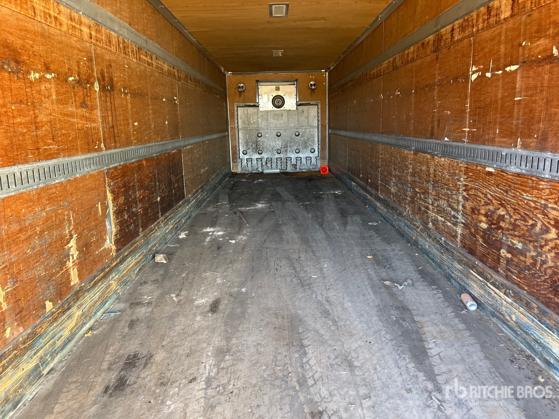 2010 Great Dane 35 FT X 102 IN T/A HEATED