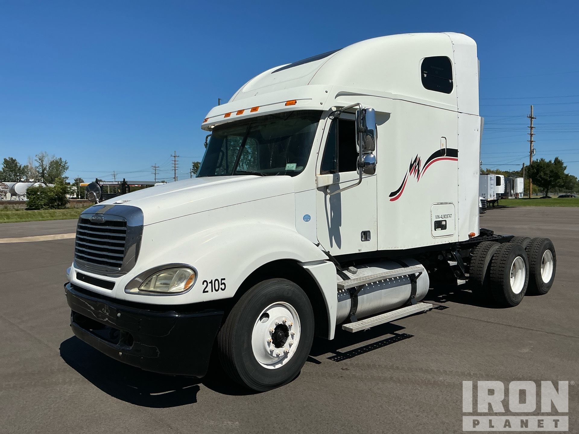 Photo of 2004 Freightliner COLUMBIA 120