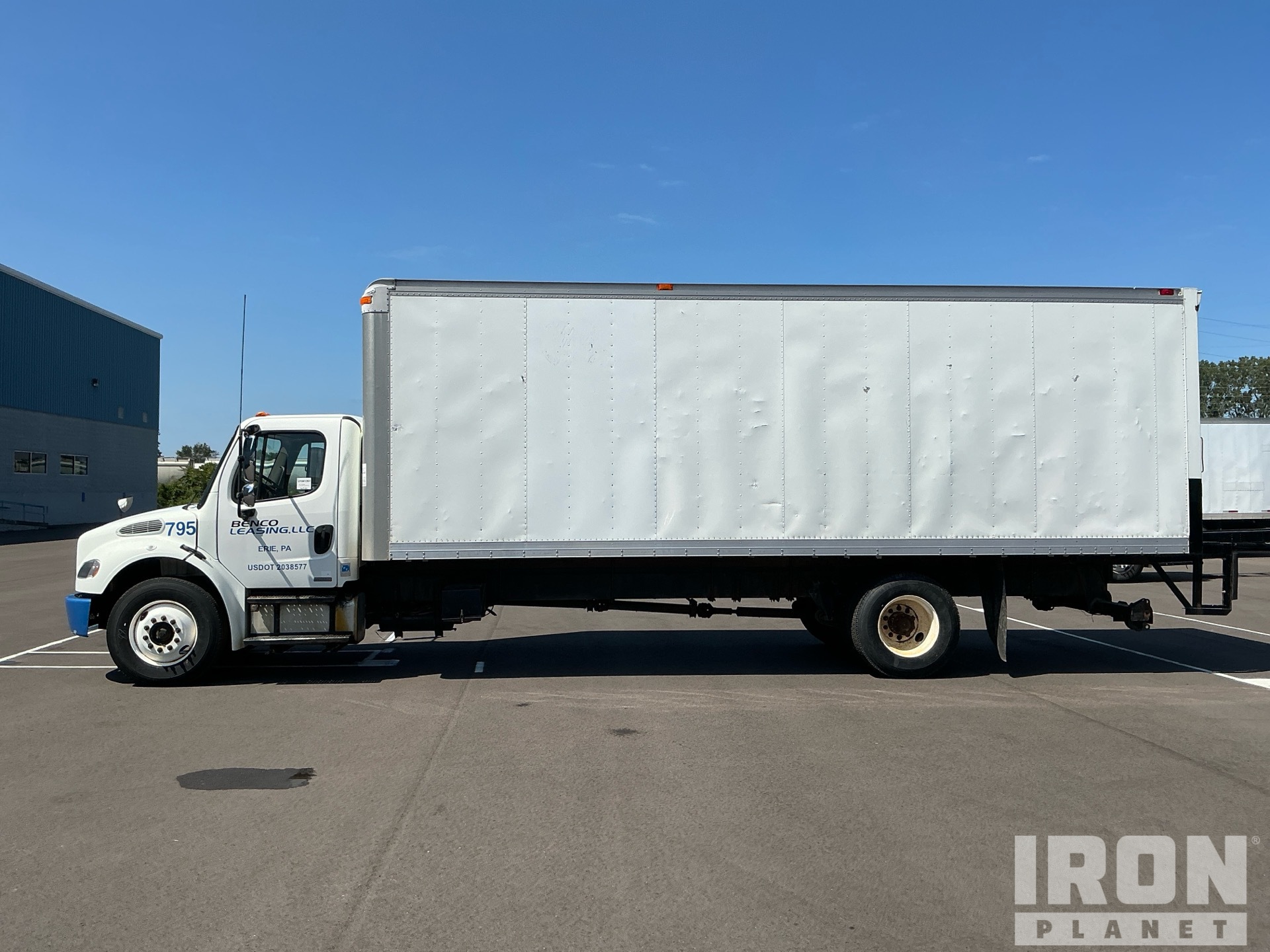 2009 Freightliner M2 106