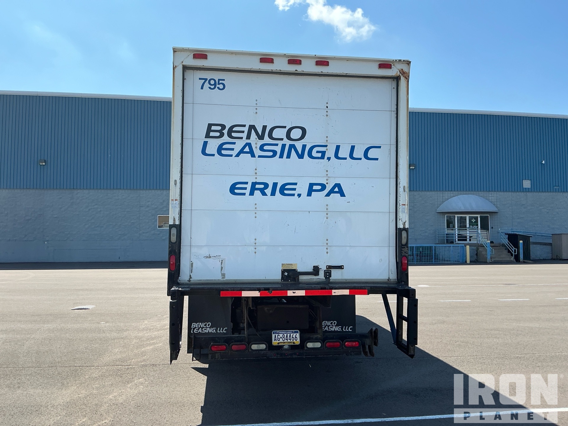 2009 Freightliner M2 106
