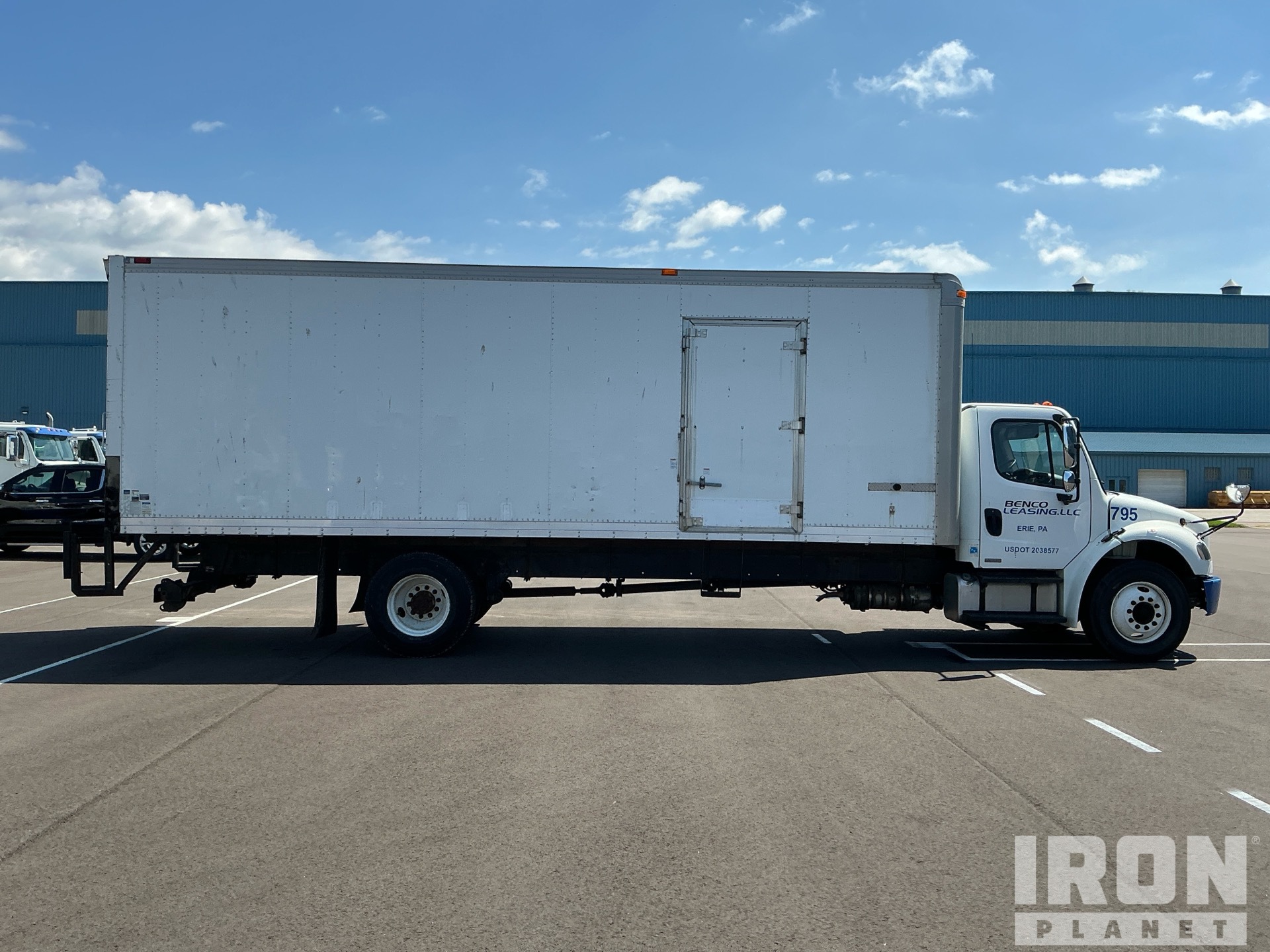 2009 Freightliner M2 106