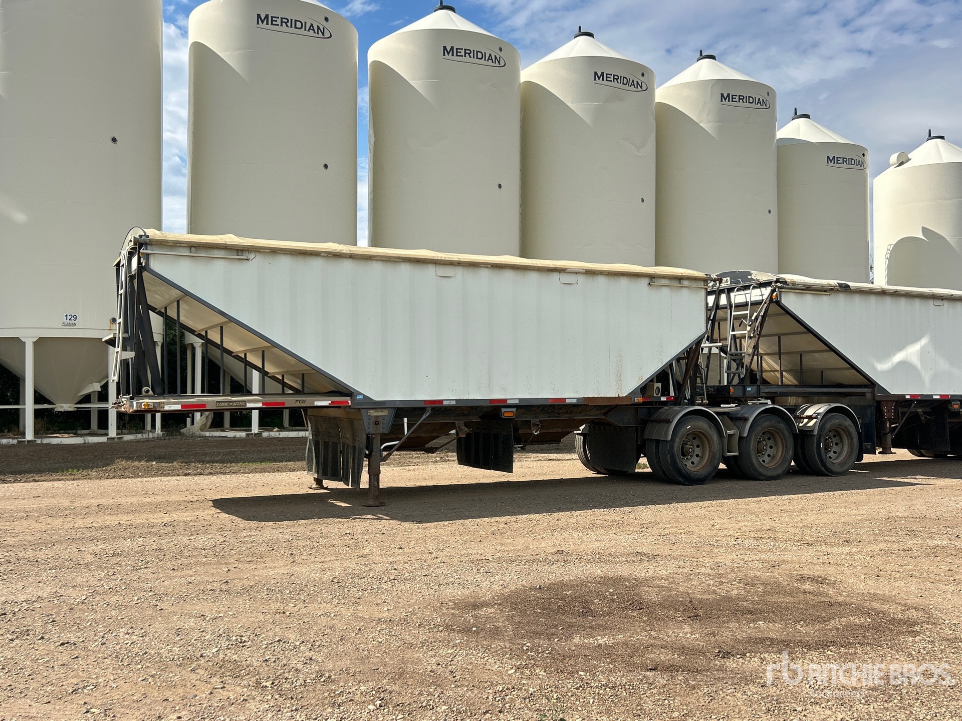 2005 Load King 28 ft Tri/A Super B-Train Lead