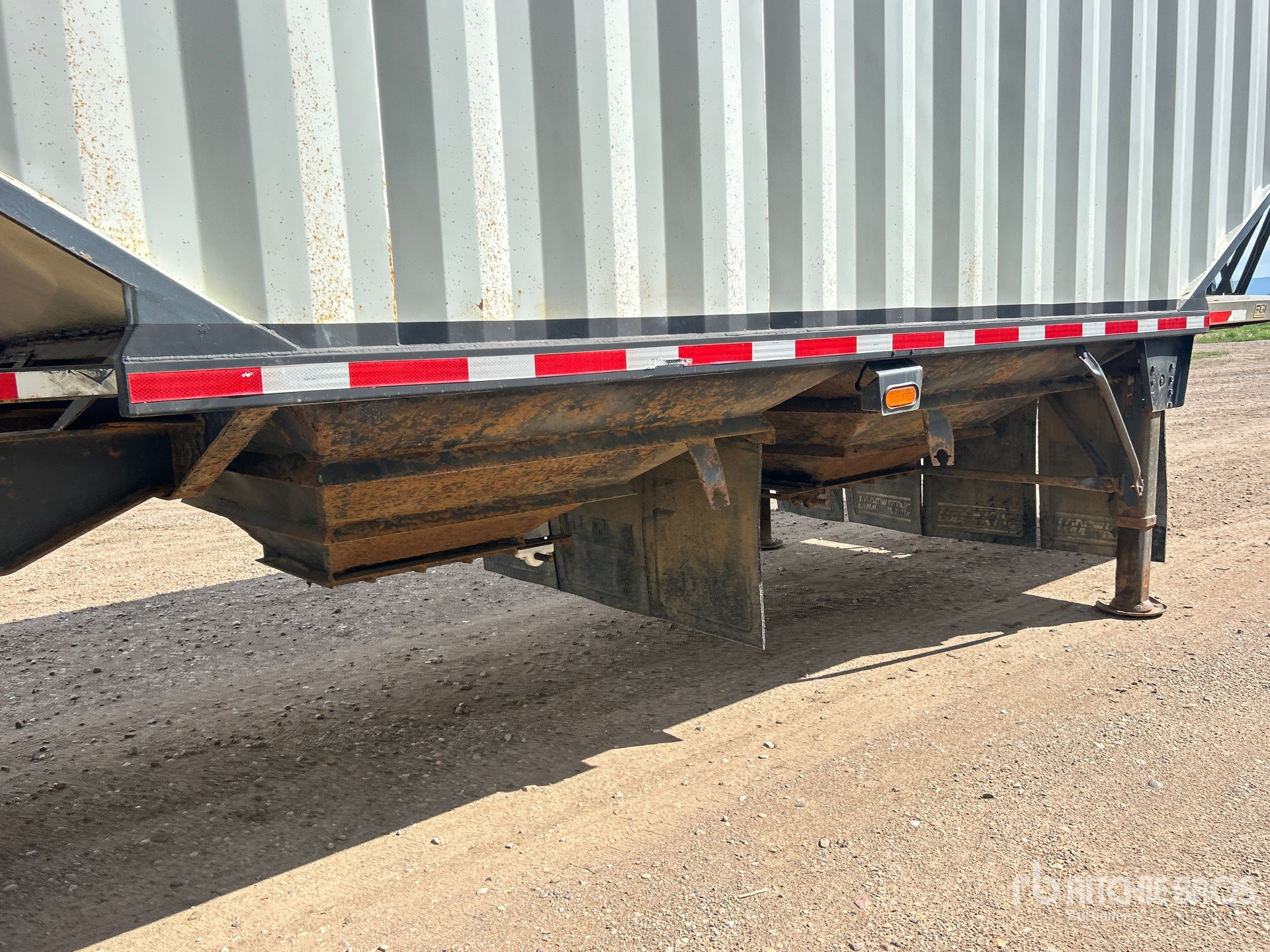 2005 Load King 28 ft Tri/A Super B-Train Lead