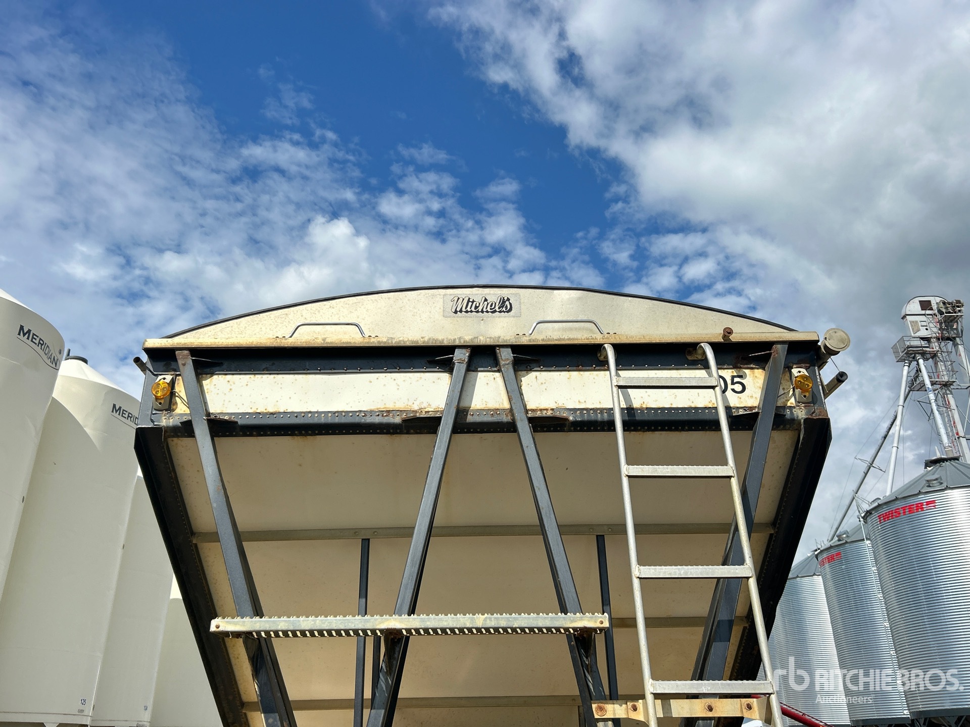 2005 Load King 28 ft Tri/A Super B-Train Lead