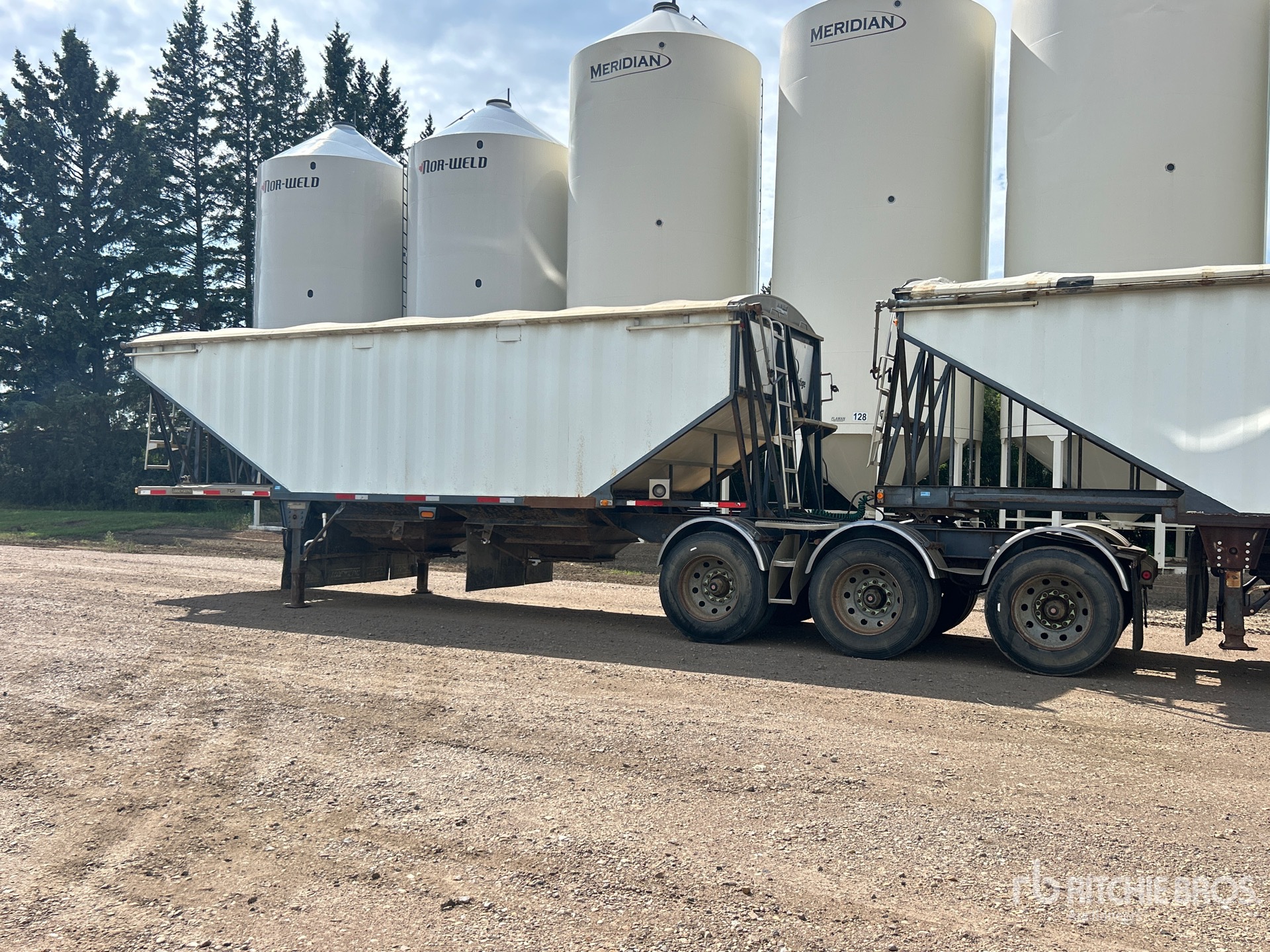 2005 Load King 28 ft Tri/A Super B-Train Lead