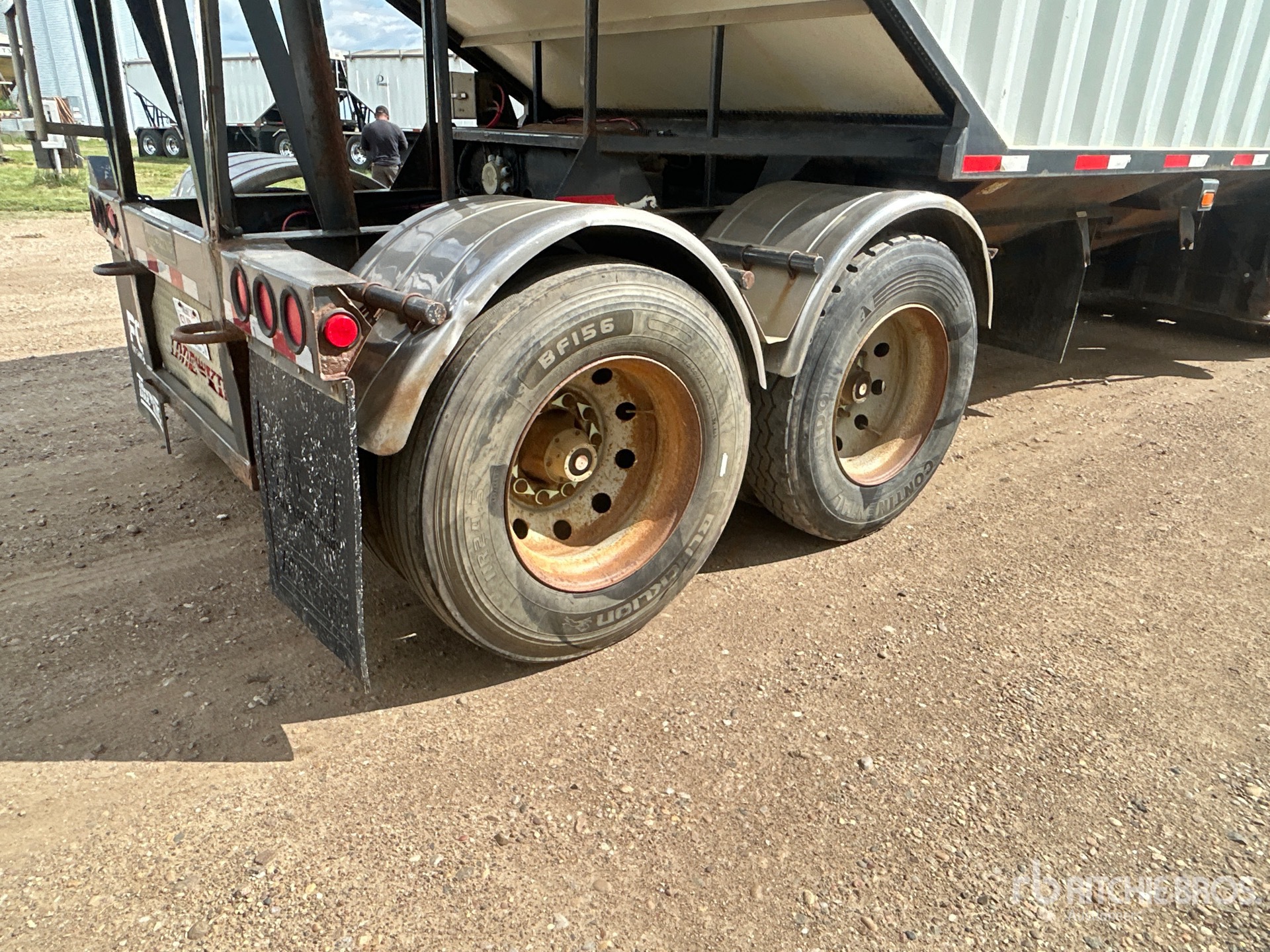 2005 Load King 30 ft T/A Super B-Train Pup