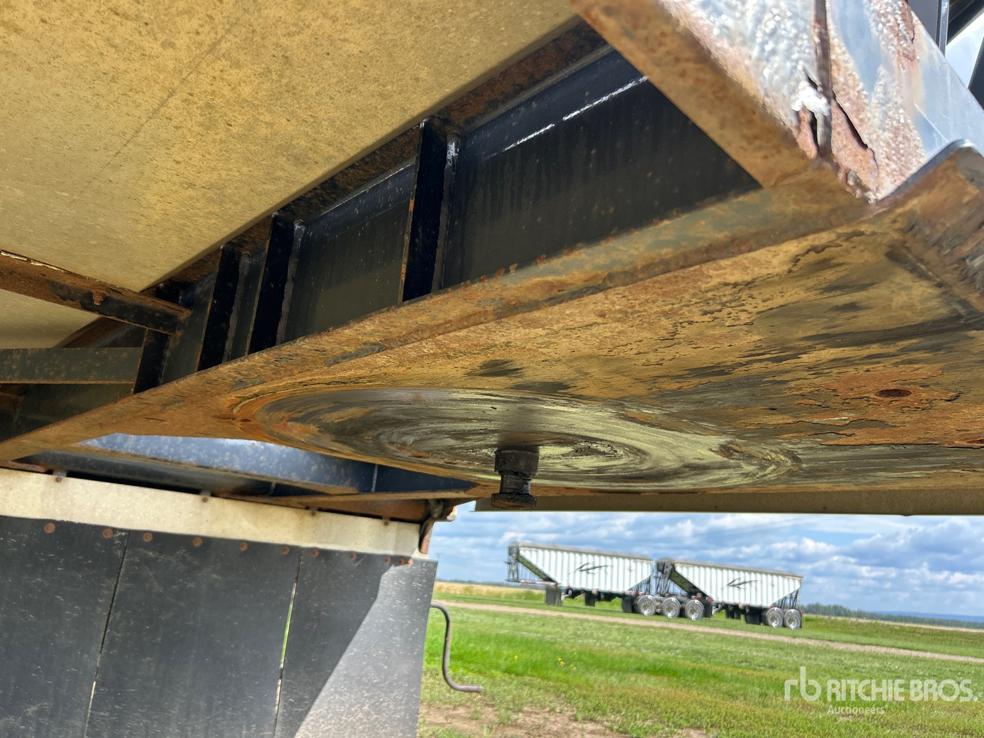 2014 Load King 28 ft Tri/A Super B-Train Lead