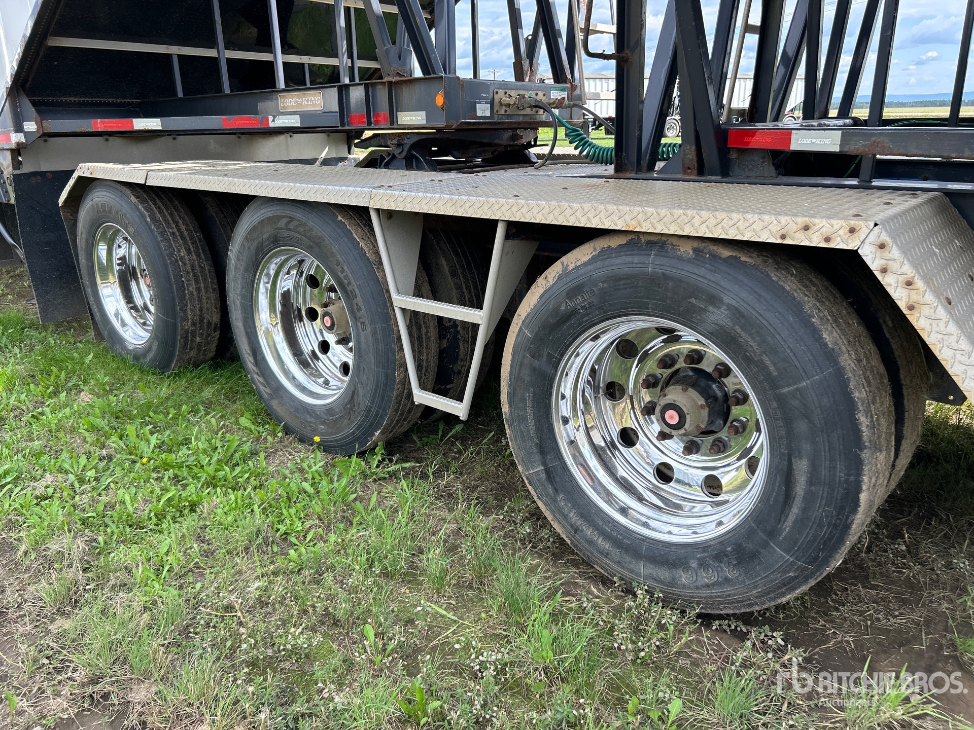 2014 Load King 28 ft Tri/A Super B-Train Lead
