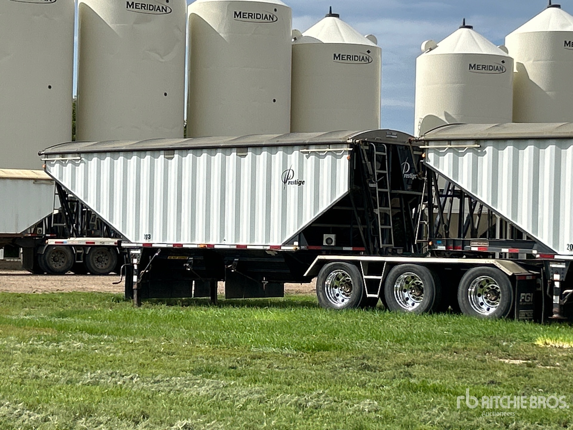 2014 Load King 28 ft Tri/A Super B-Train Lead