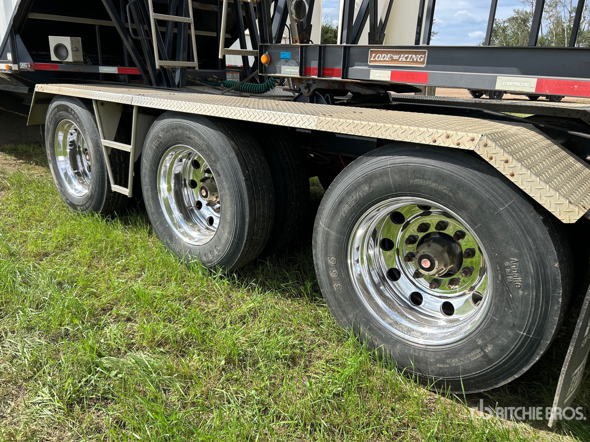 2014 Load King 28 ft Tri/A Super B-Train Lead