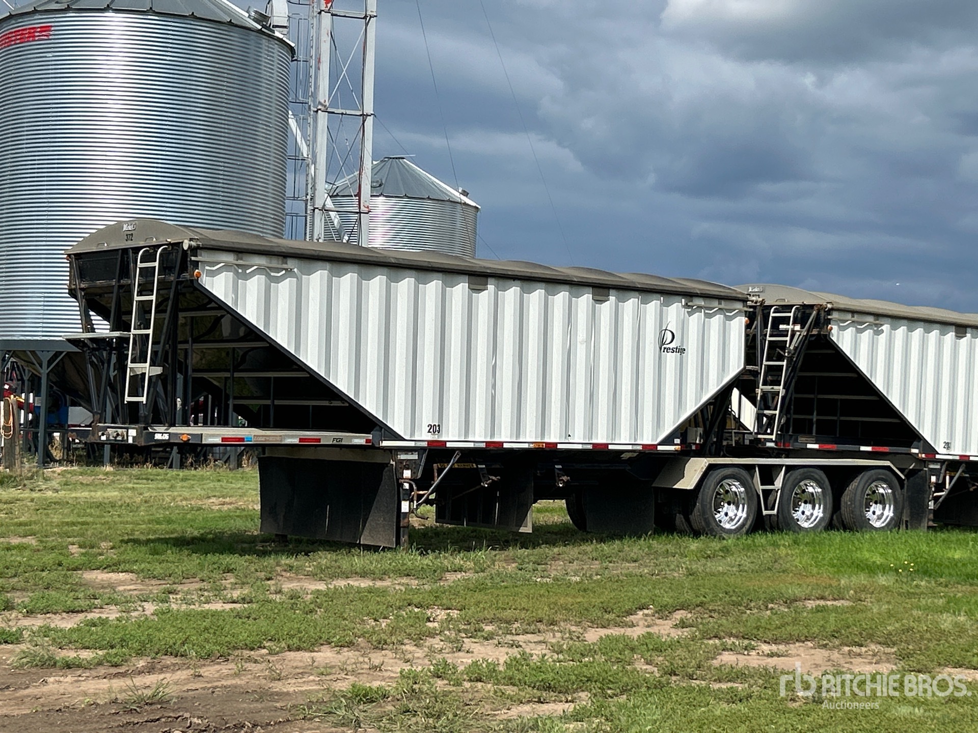 2014 Load King 28 ft Tri/A Super B-Train Lead