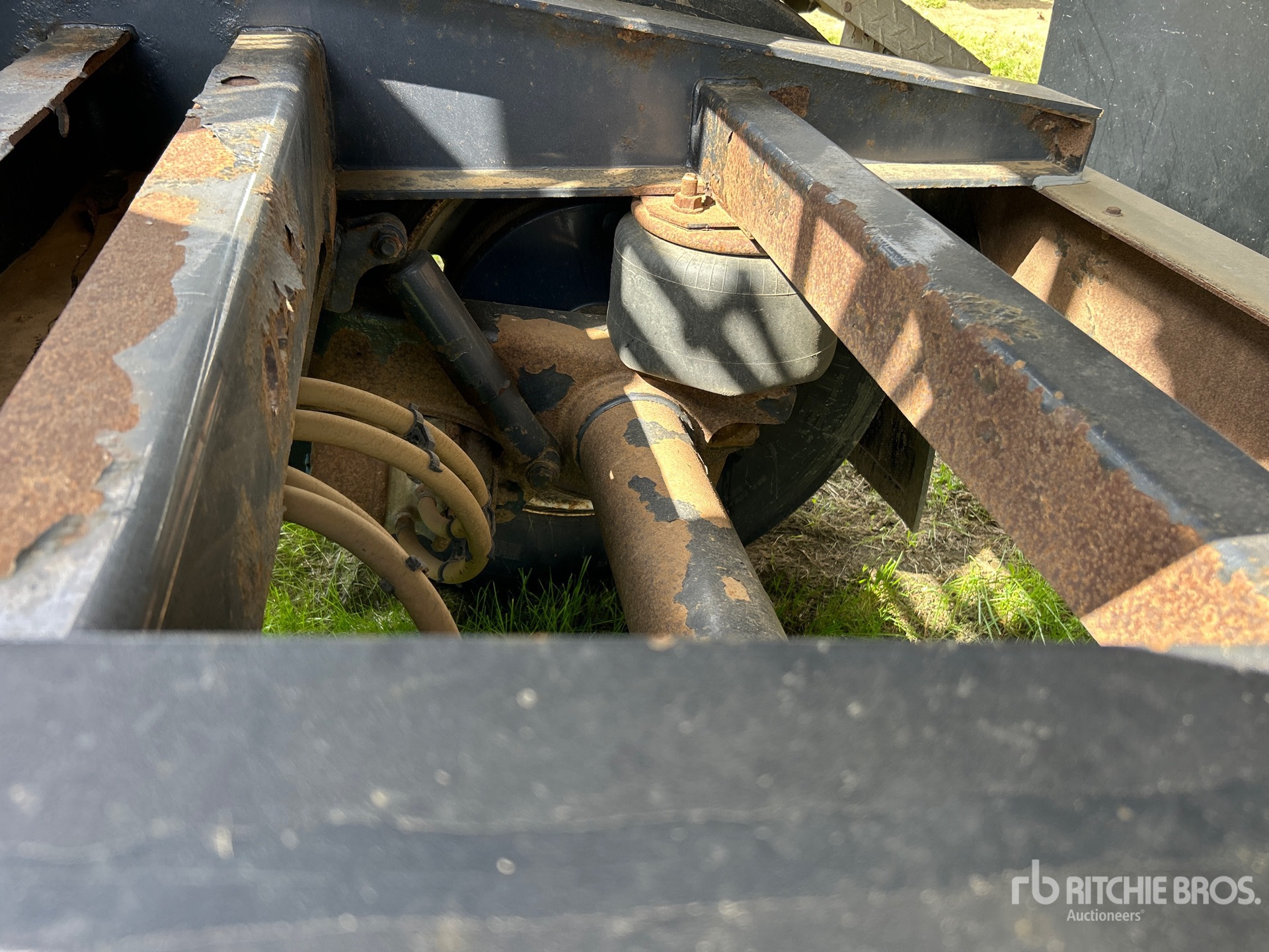 2014 Load King 28 ft Tri/A Super B-Train Lead