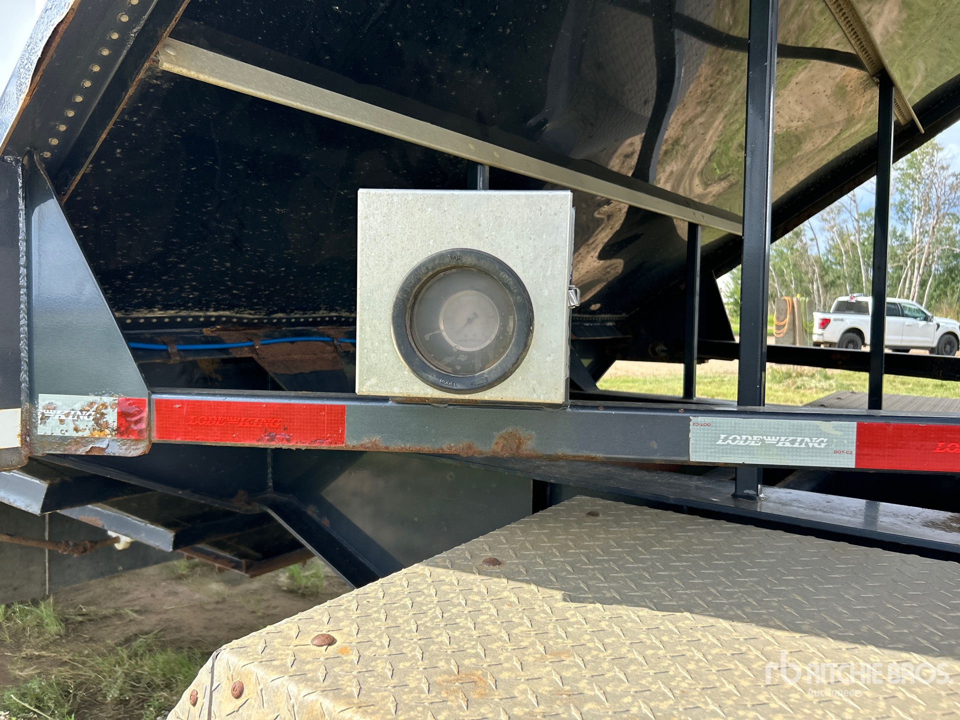 2014 Load King 28 ft Tri/A Super B-Train Lead