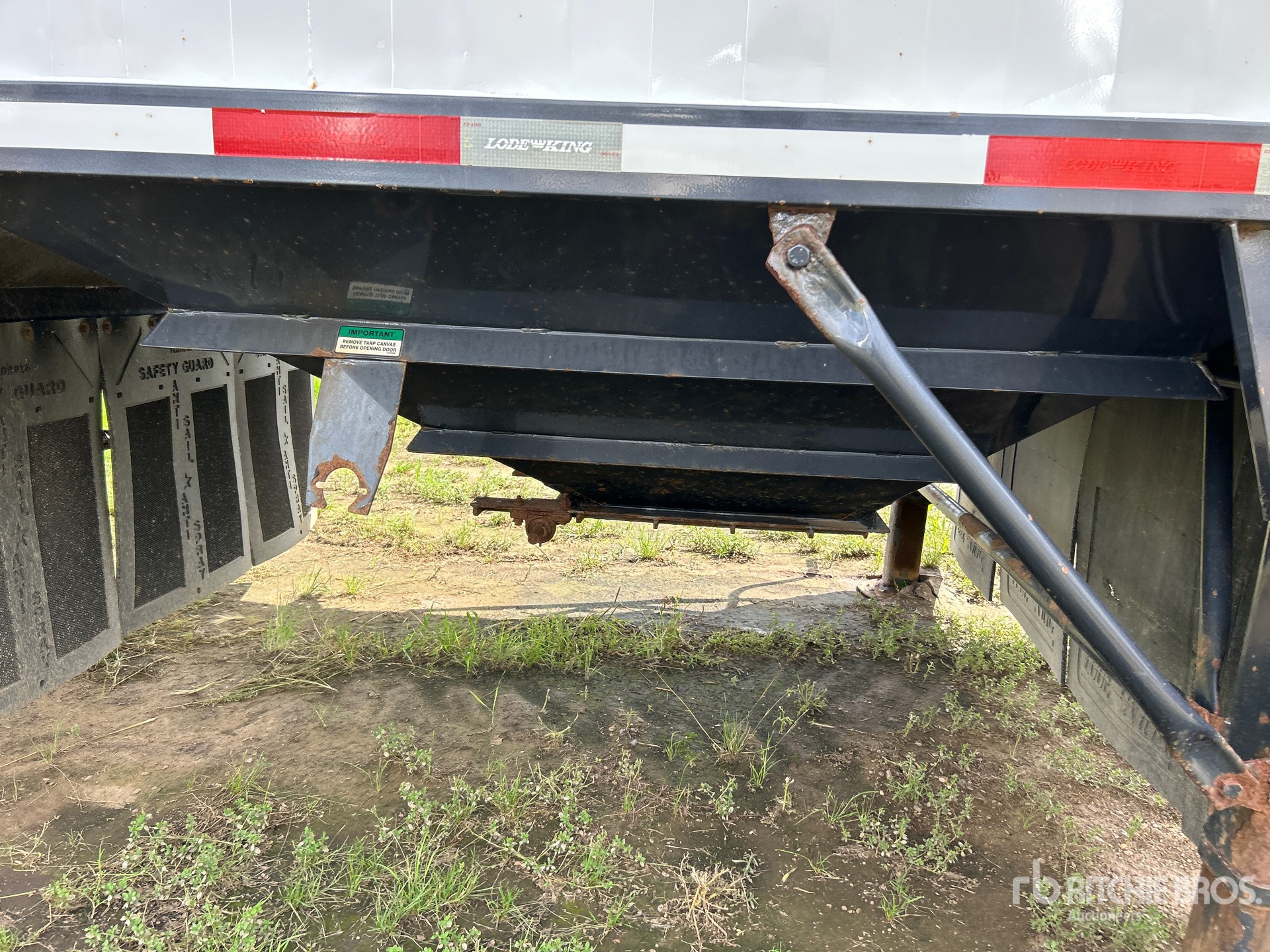 2014 Load King 28 ft Tri/A Super B-Train Lead