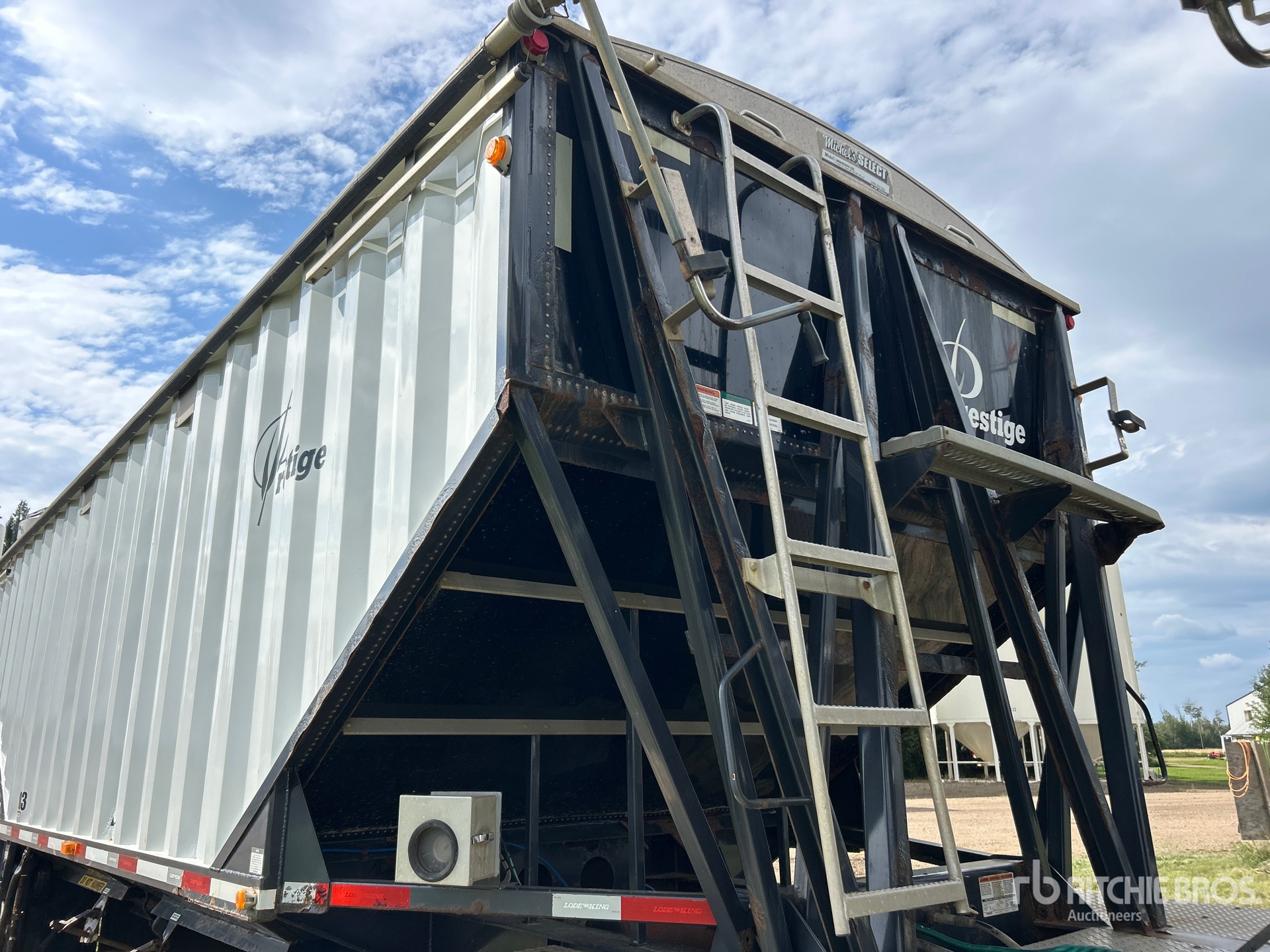 2014 Load King 28 ft Tri/A Super B-Train Lead