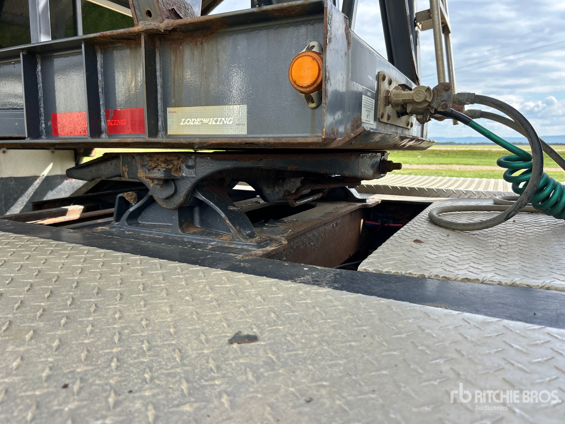 2014 Load King 28 ft Tri/A Super B-Train Lead