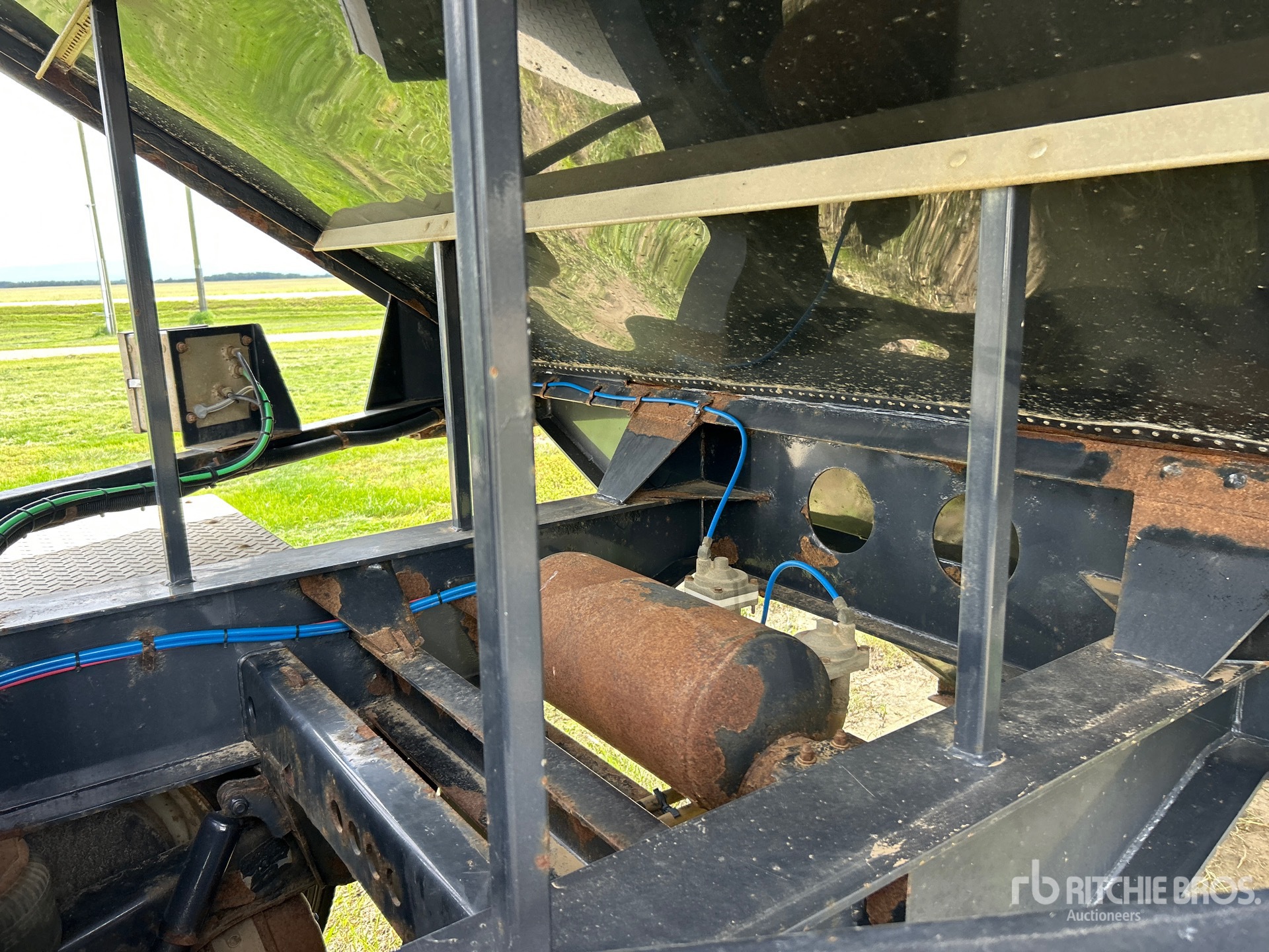 2014 Load King 28 ft Tri/A Super B-Train Lead
