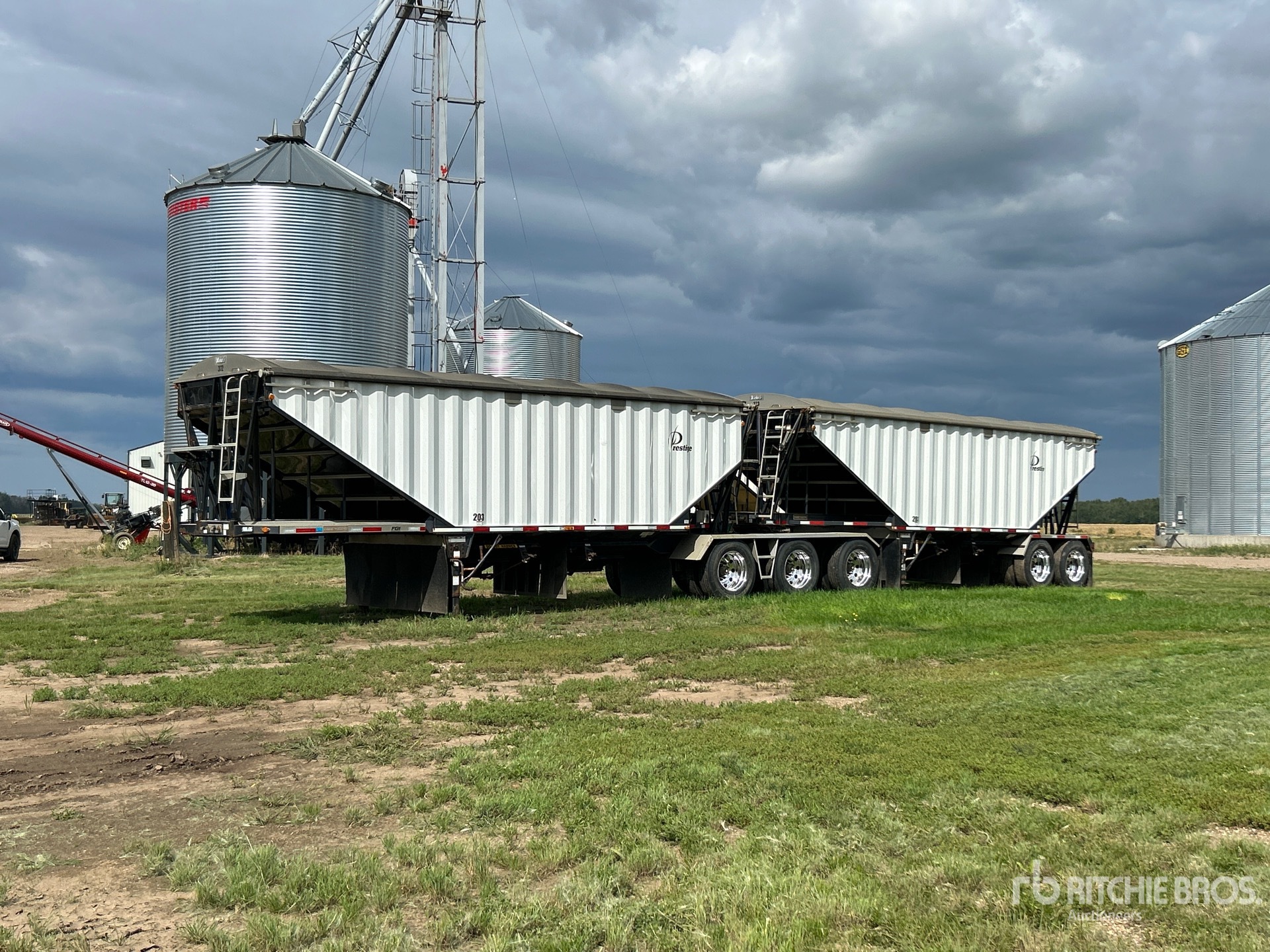 2014 Load King 28 ft Tri/A Super B-Train Lead