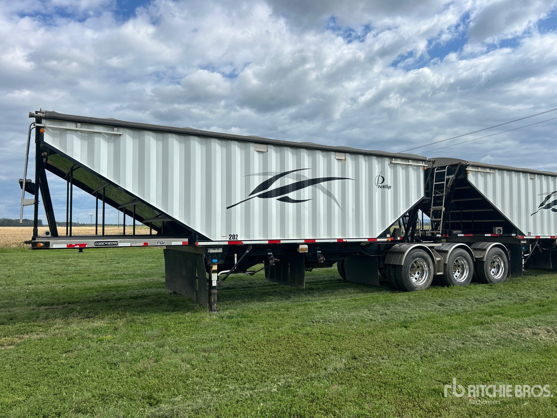 2010 Load King 28 ft Tri/A Super B-Train Lead