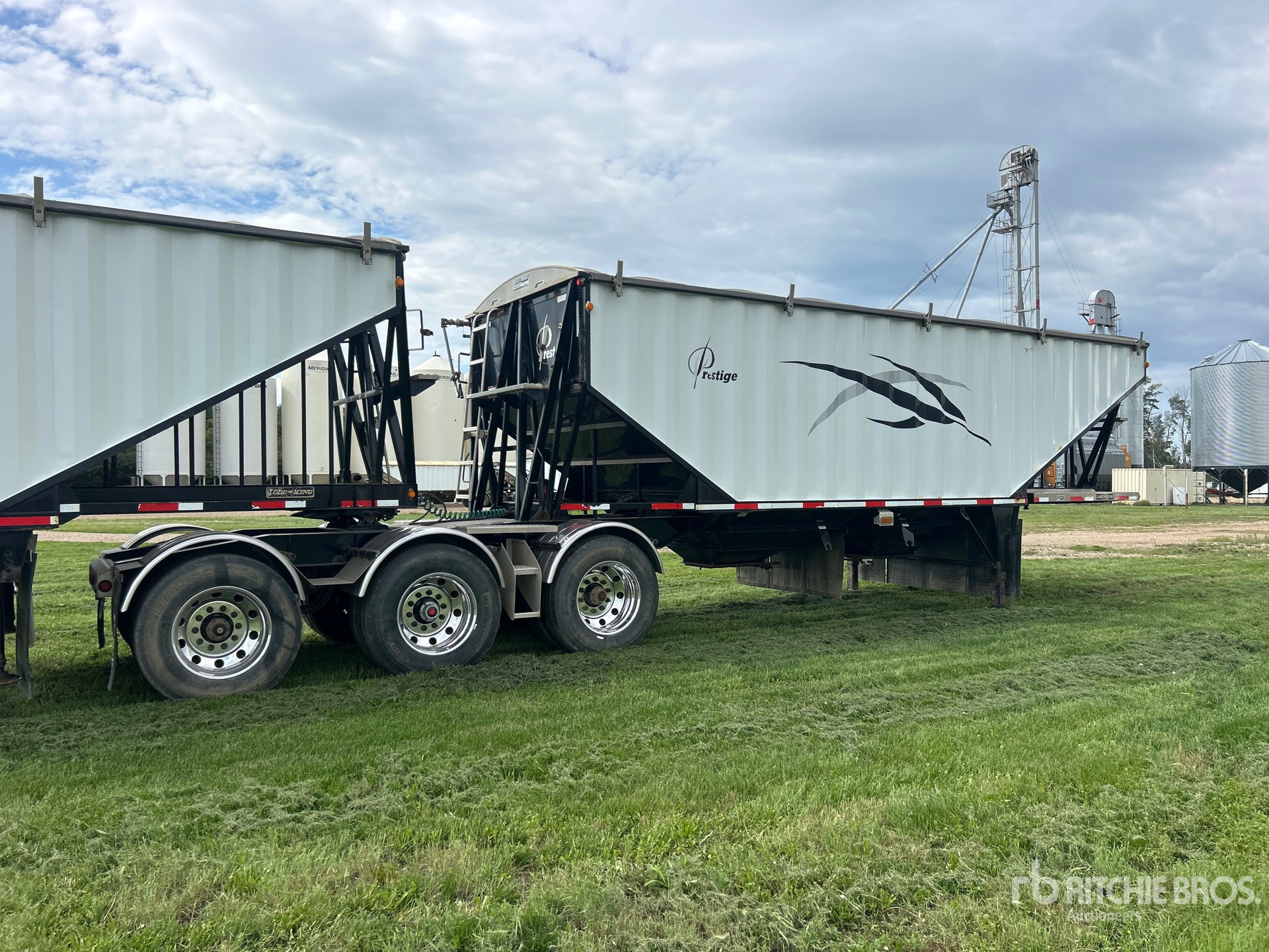 2010 Load King 28 ft Tri/A Super B-Train Lead