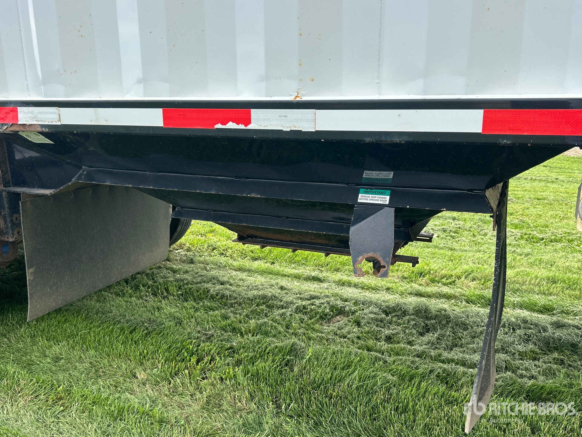 2010 Load King 28 ft Tri/A Super B-Train Lead