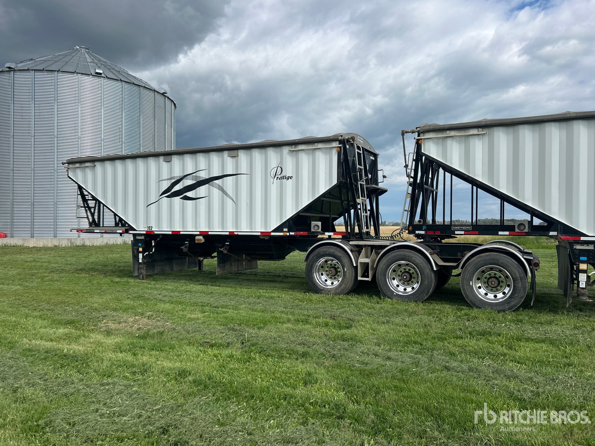 2010 Load King 28 ft Tri/A Super B-Train Lead
