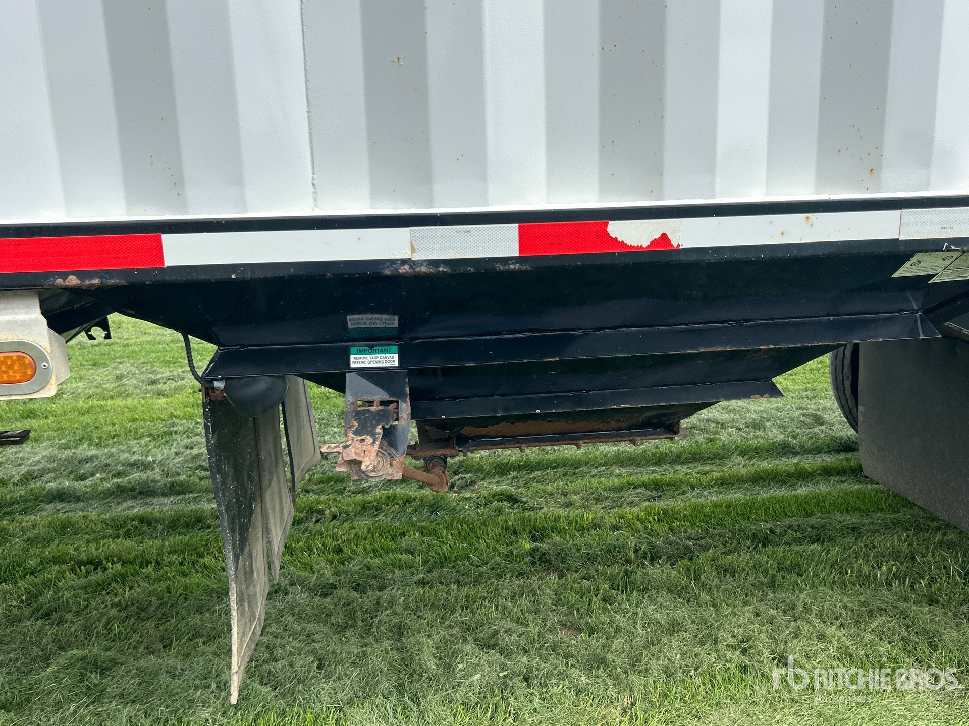 2010 Load King 28 ft Tri/A Super B-Train Lead
