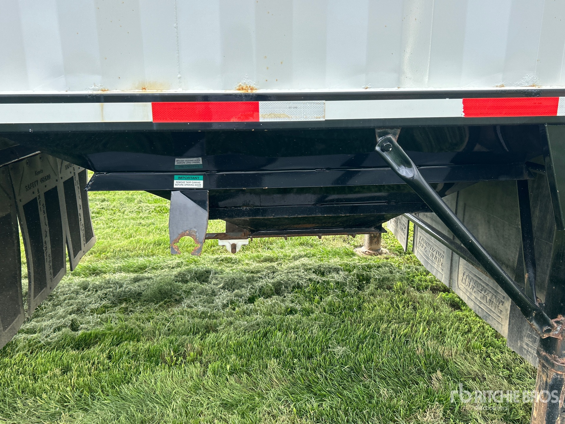 2010 Load King 28 ft Tri/A Super B-Train Lead