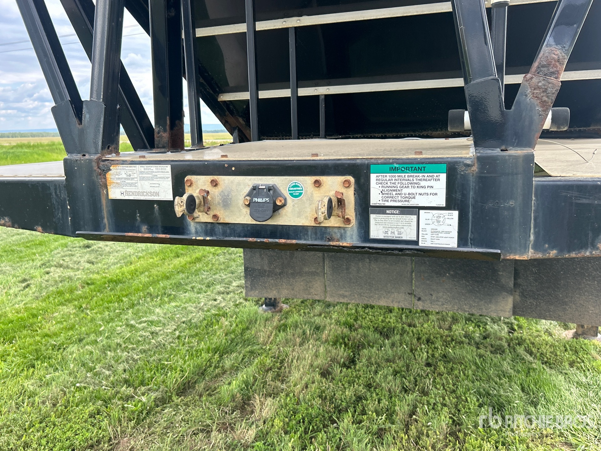 2010 Load King 28 ft Tri/A Super B-Train Lead